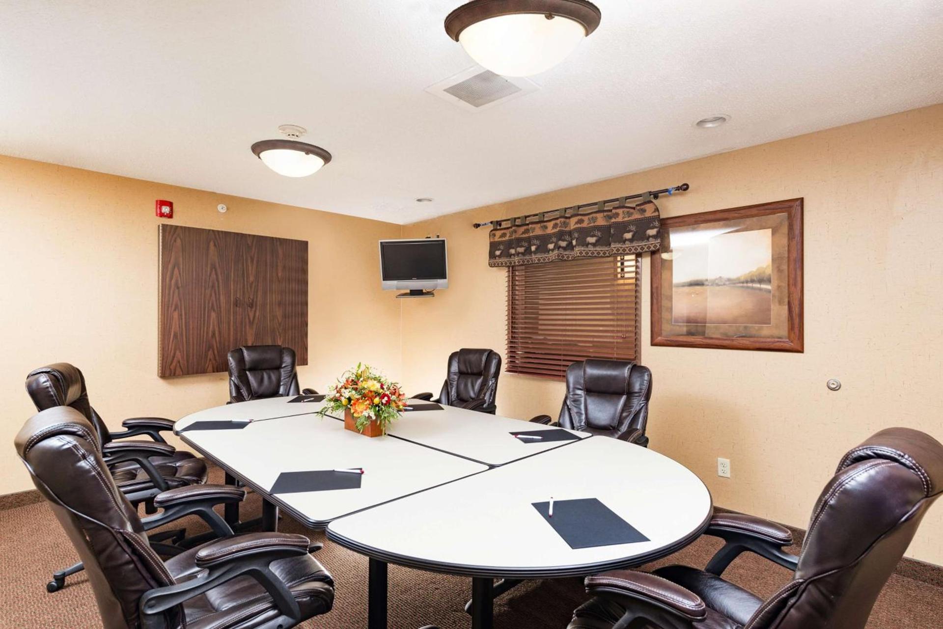 Best Western Plus Kelly Inn & Suites photo 57