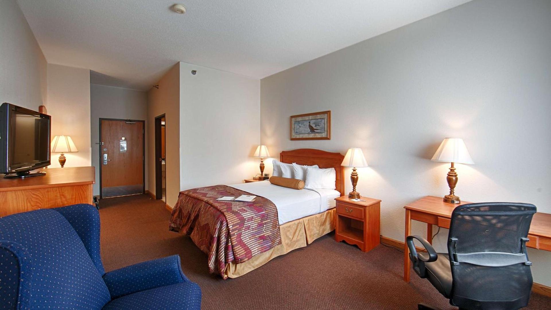 Baymont by Wyndham Huron SD photo 10