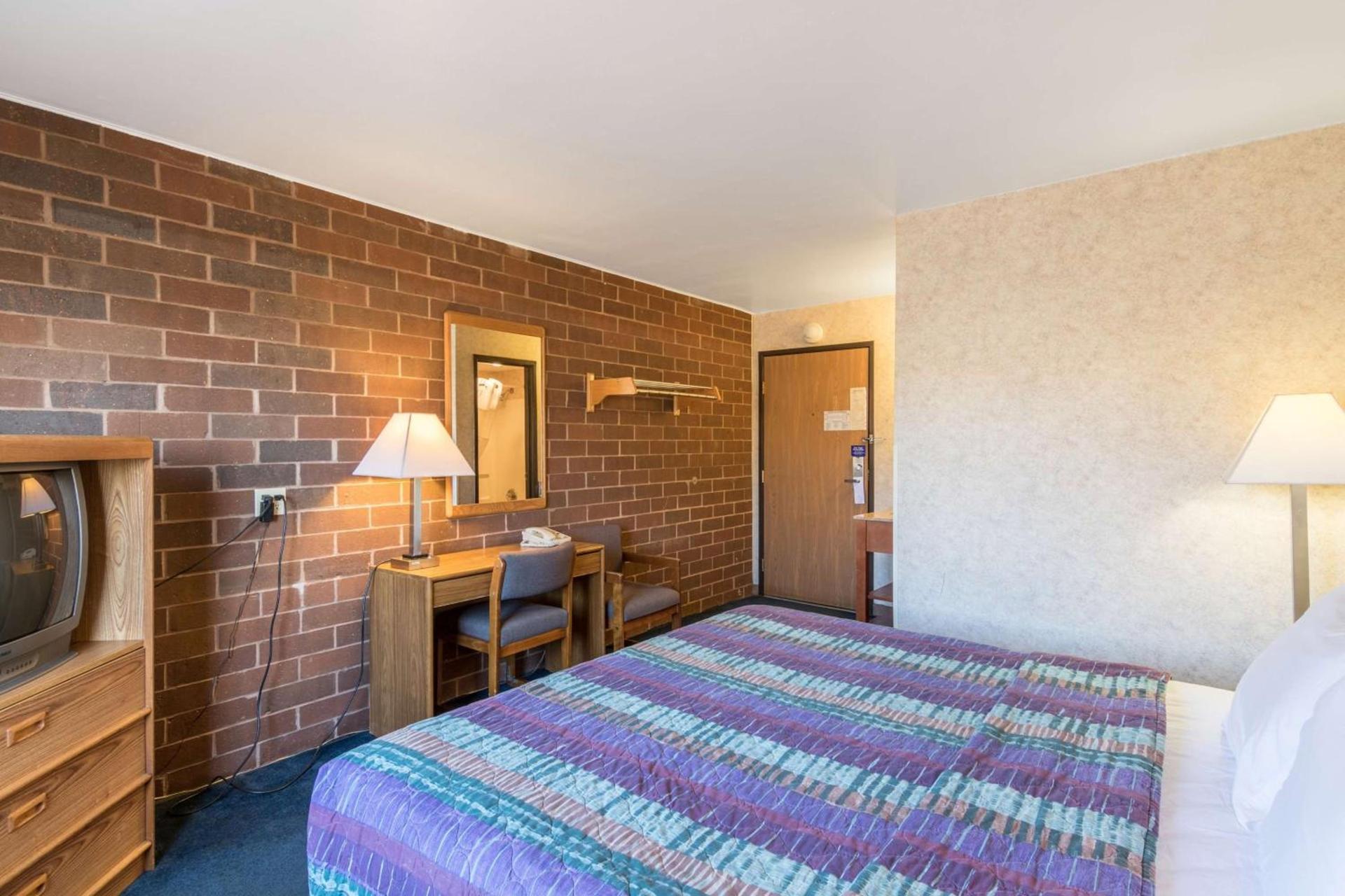 Motel 6-Eau Claire, WI photo 8