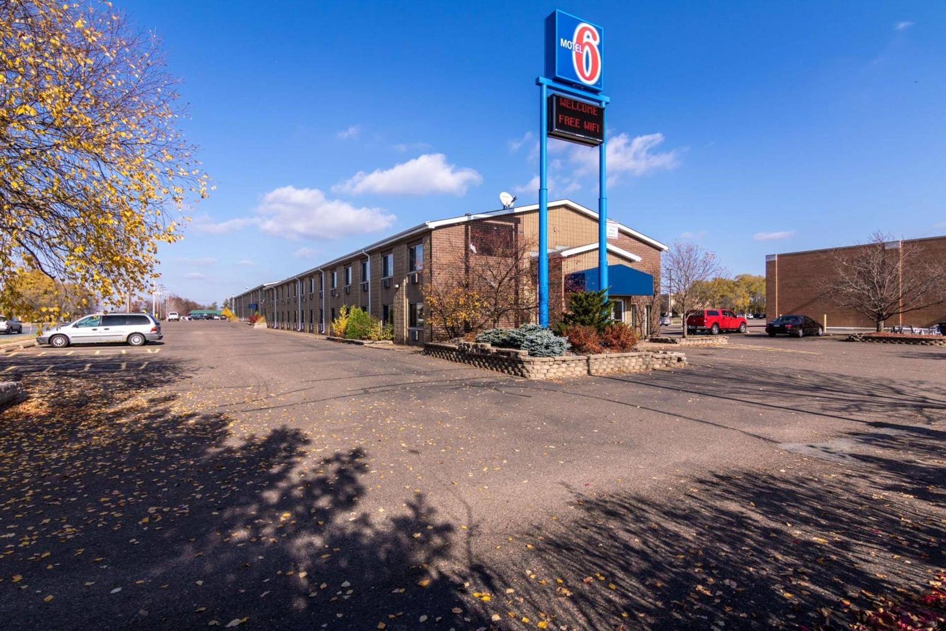 Motel 6-Eau Claire, WI photo 2