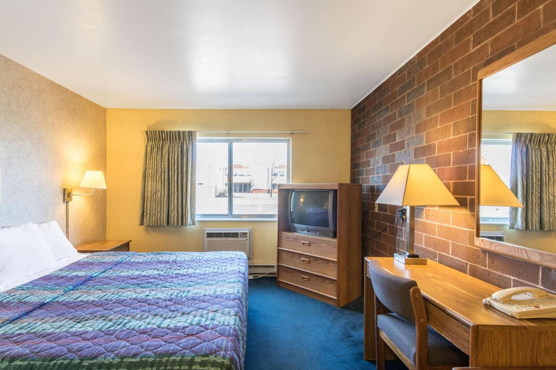 Motel 6-Eau Claire, WI photo 9