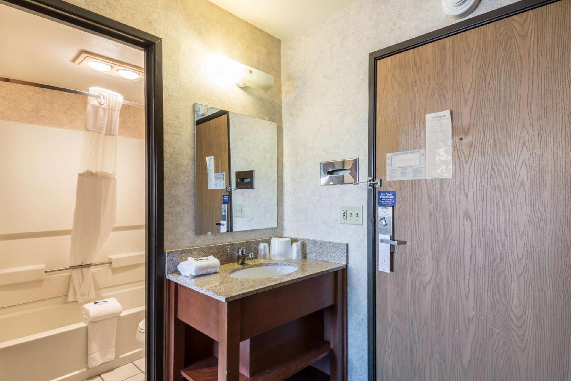 Motel 6-Eau Claire, WI photo 22