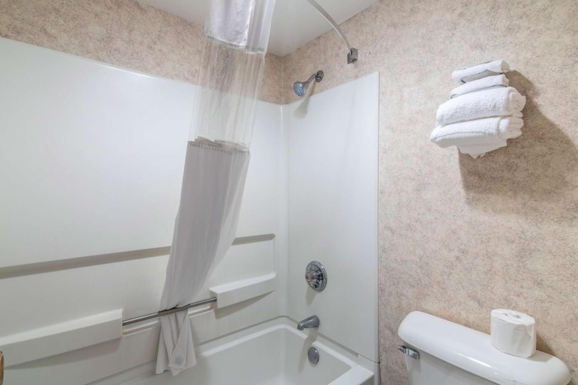 Motel 6-Eau Claire, WI photo 21