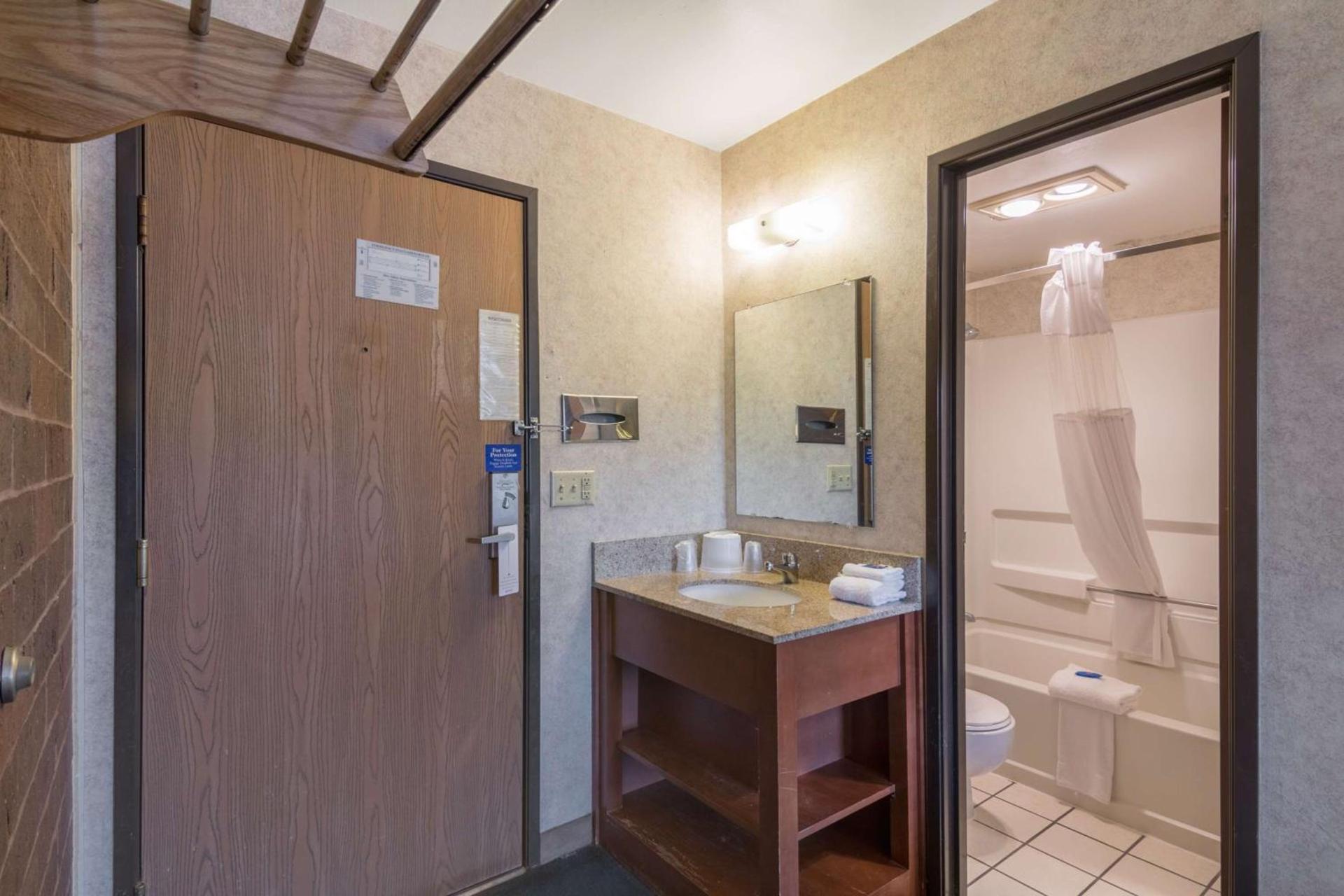Motel 6-Eau Claire, WI photo 24