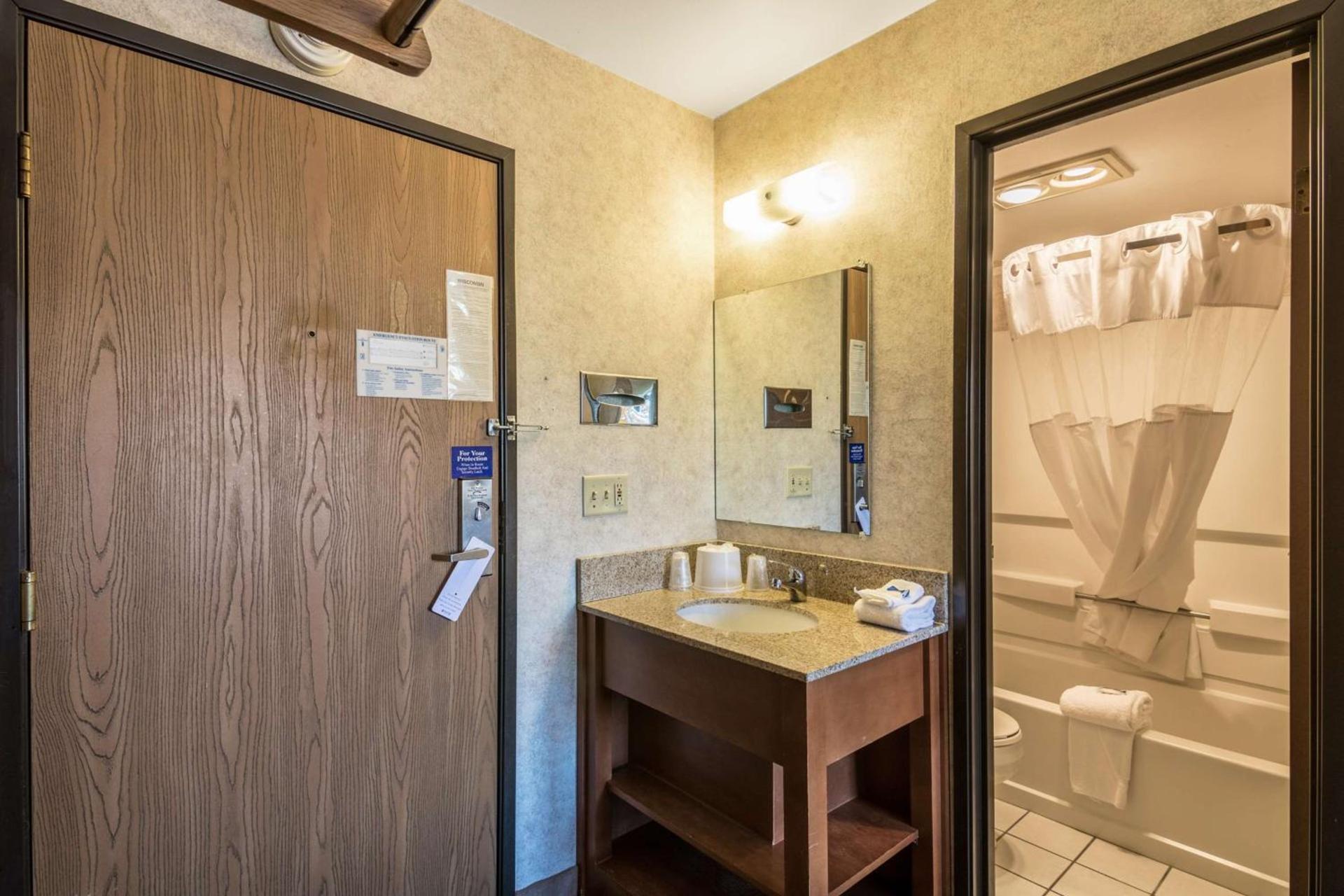 Motel 6-Eau Claire, WI photo 26