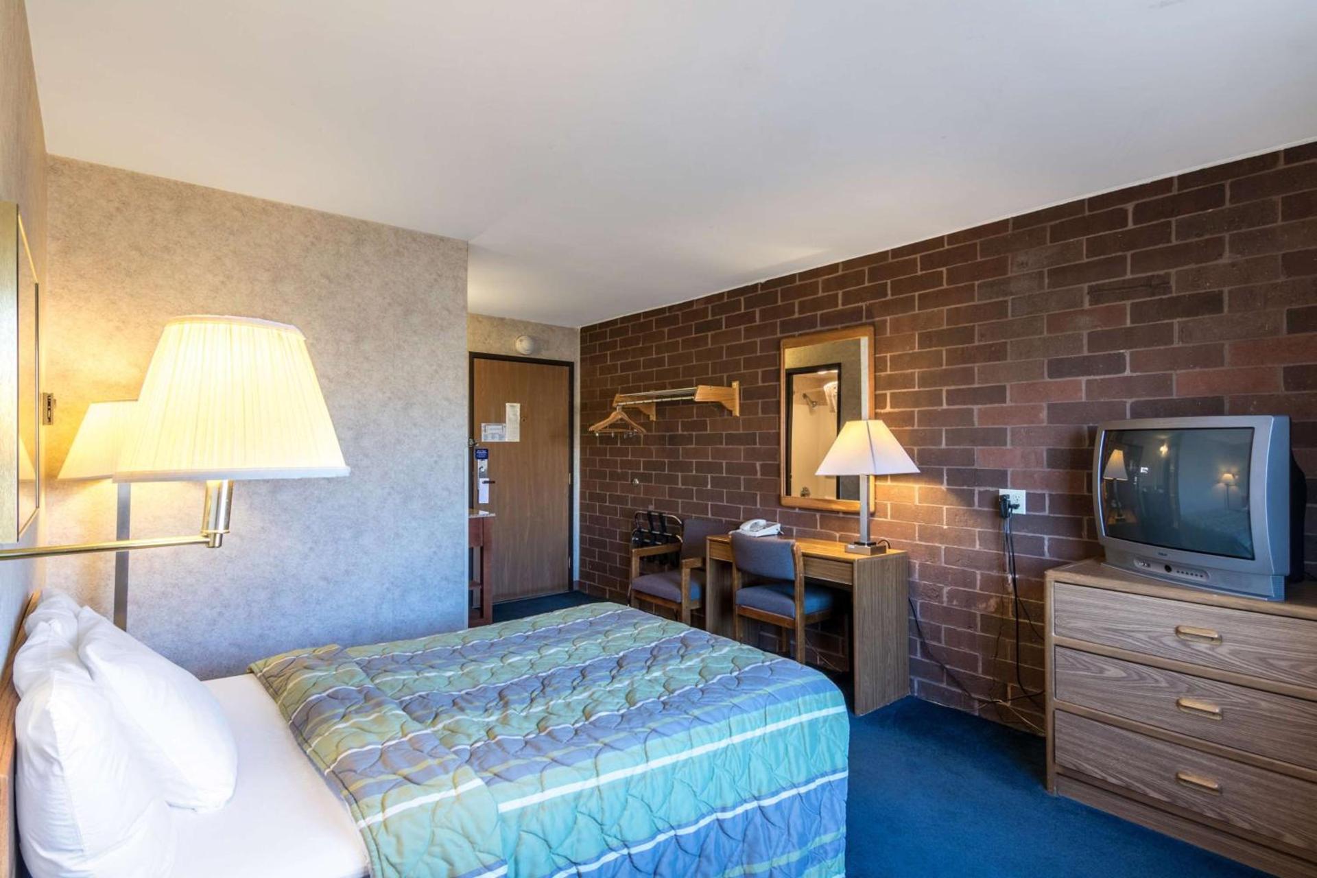 Motel 6-Eau Claire, WI photo 15