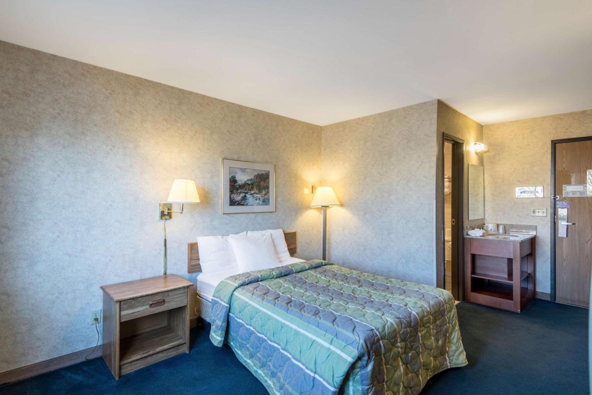 Motel 6-Eau Claire, WI photo 16