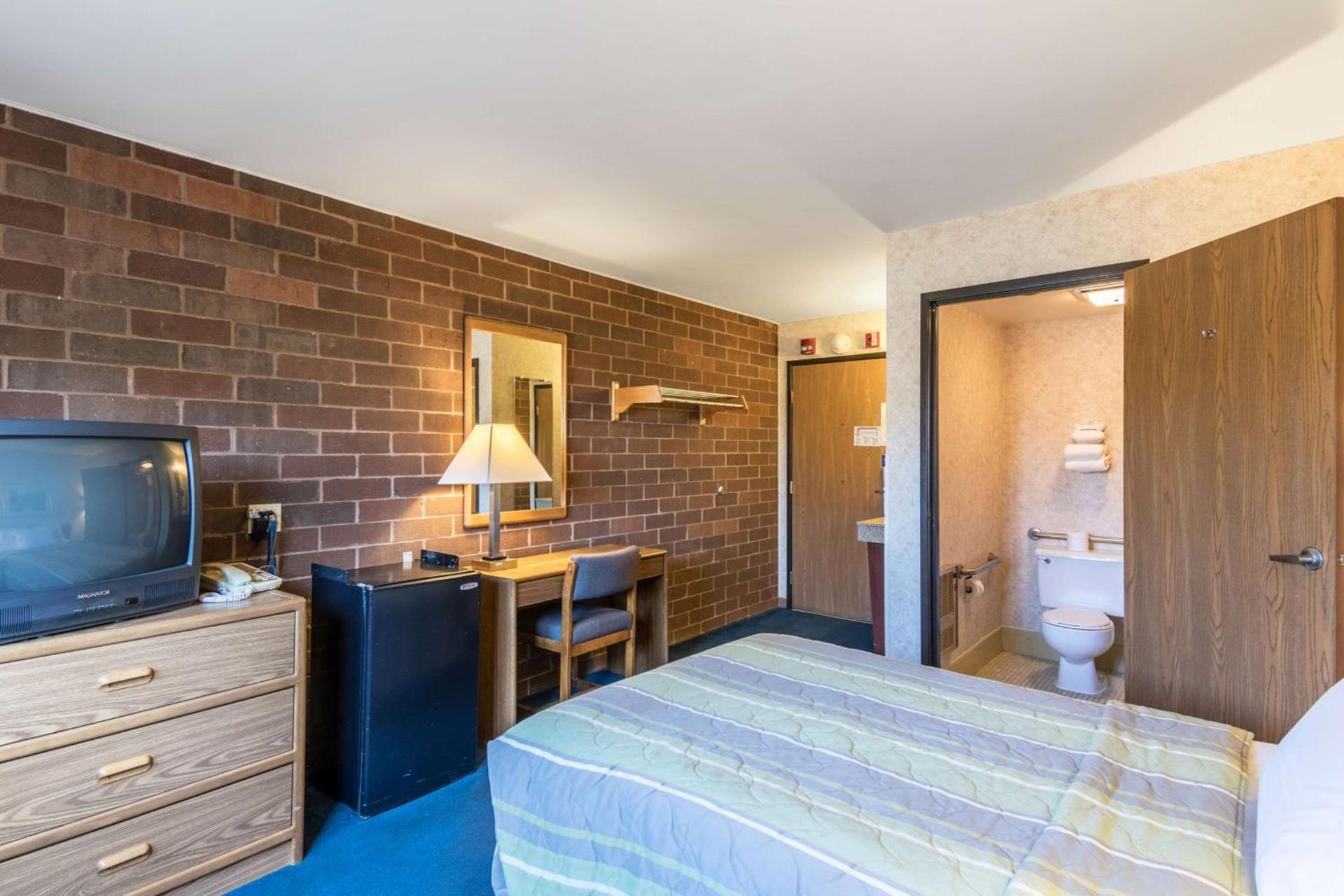 Motel 6-Eau Claire, WI photo 19