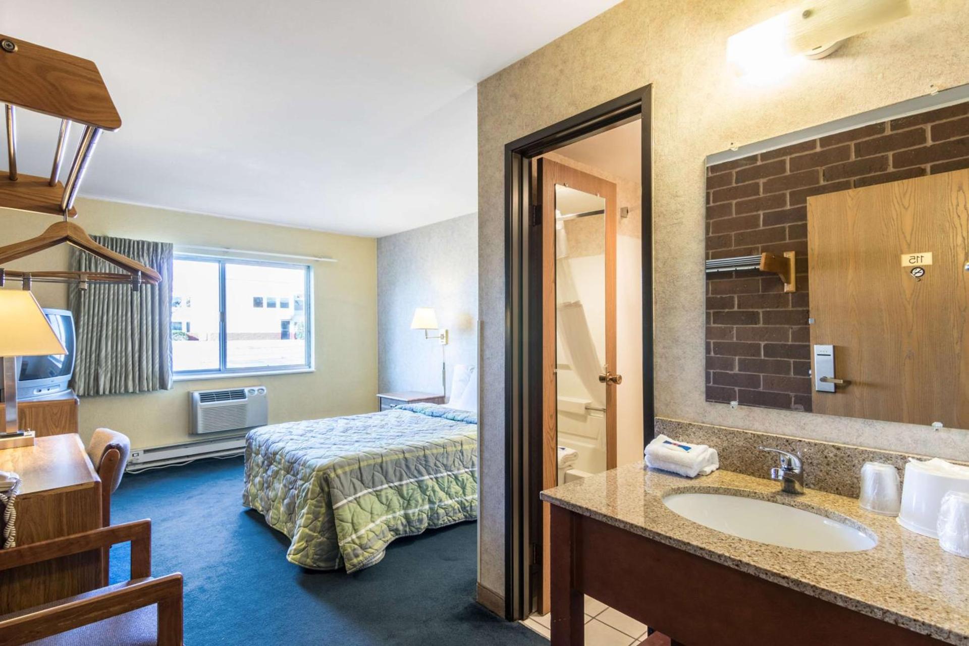 Motel 6-Eau Claire, WI photo 20