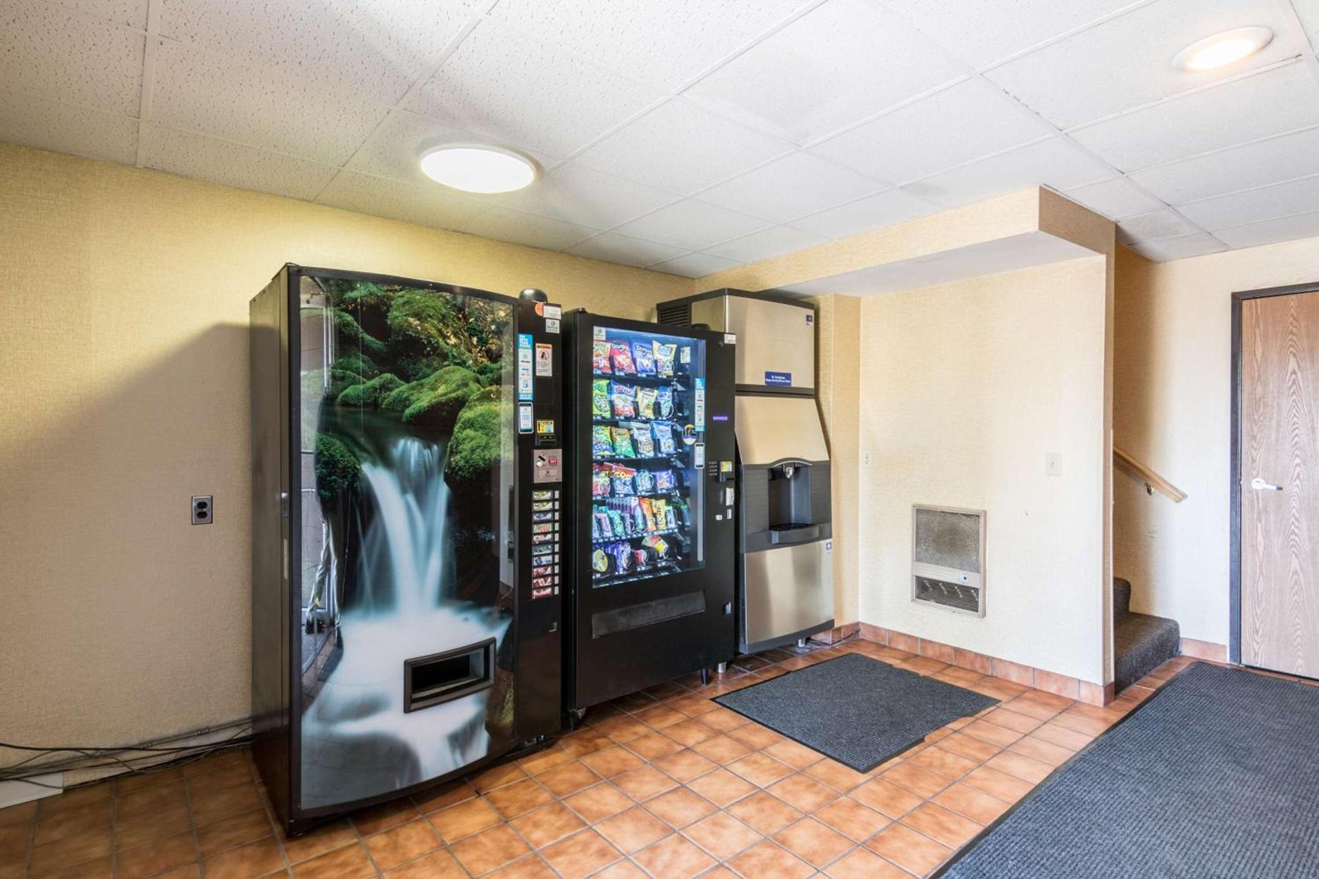 Motel 6-Eau Claire, WI photo 41