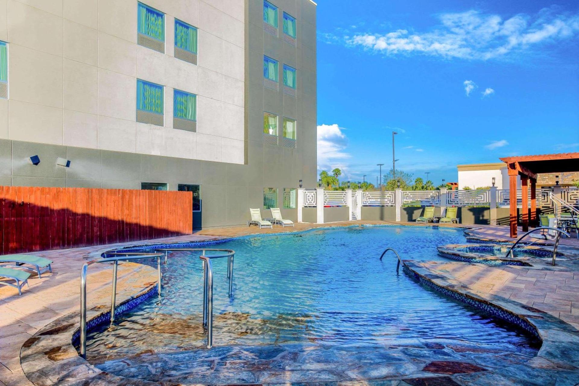 La Quinta by Wyndham McAllen Convention Center photo 7
