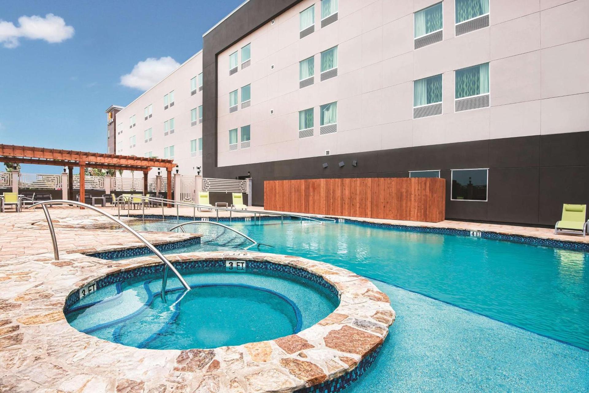 La Quinta by Wyndham McAllen Convention Center photo 6
