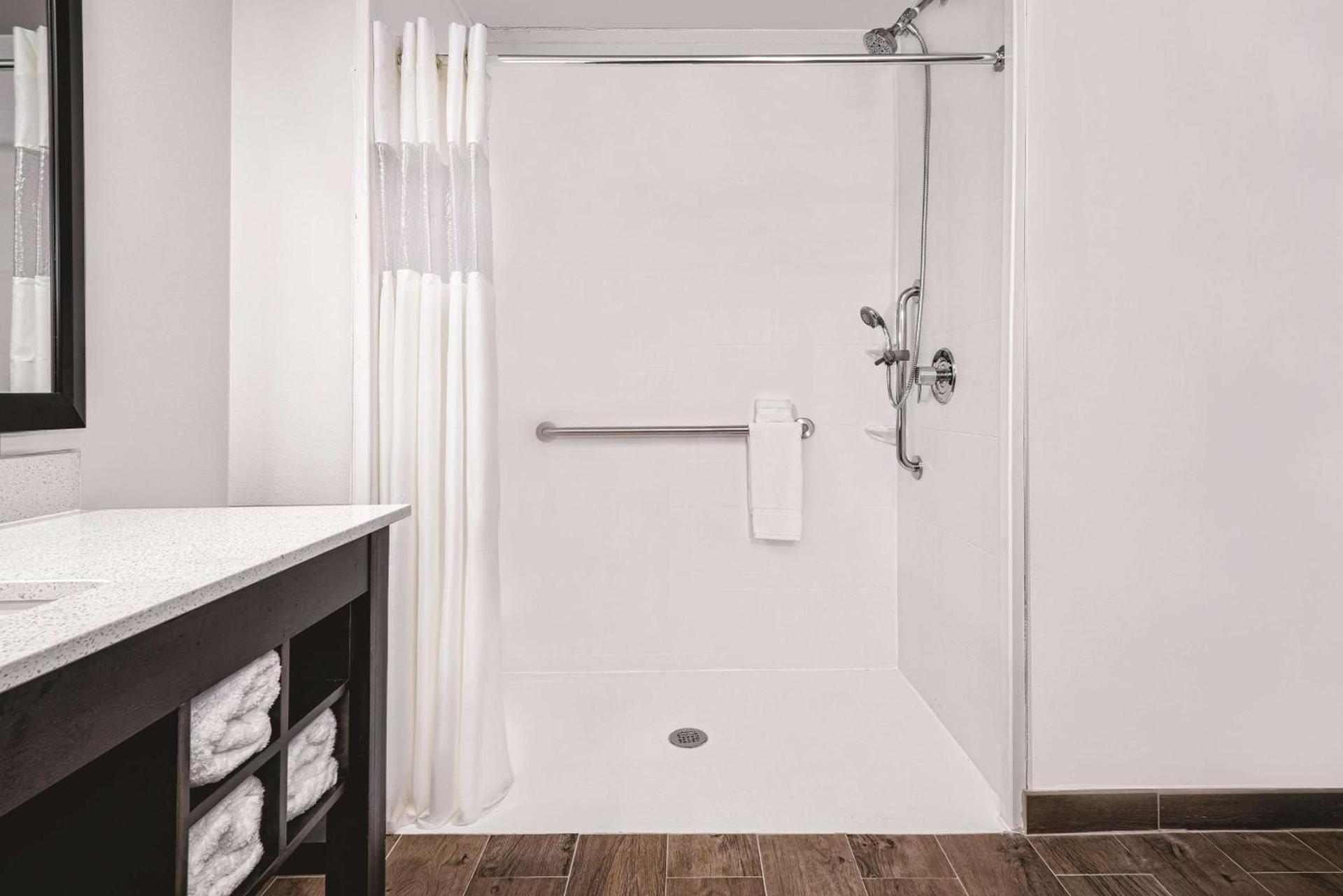 La Quinta by Wyndham McAllen Convention Center photo 11