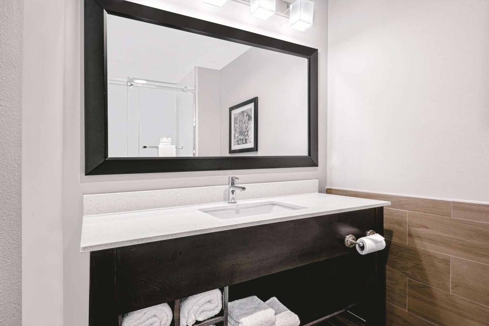 La Quinta by Wyndham McAllen Convention Center photo 12