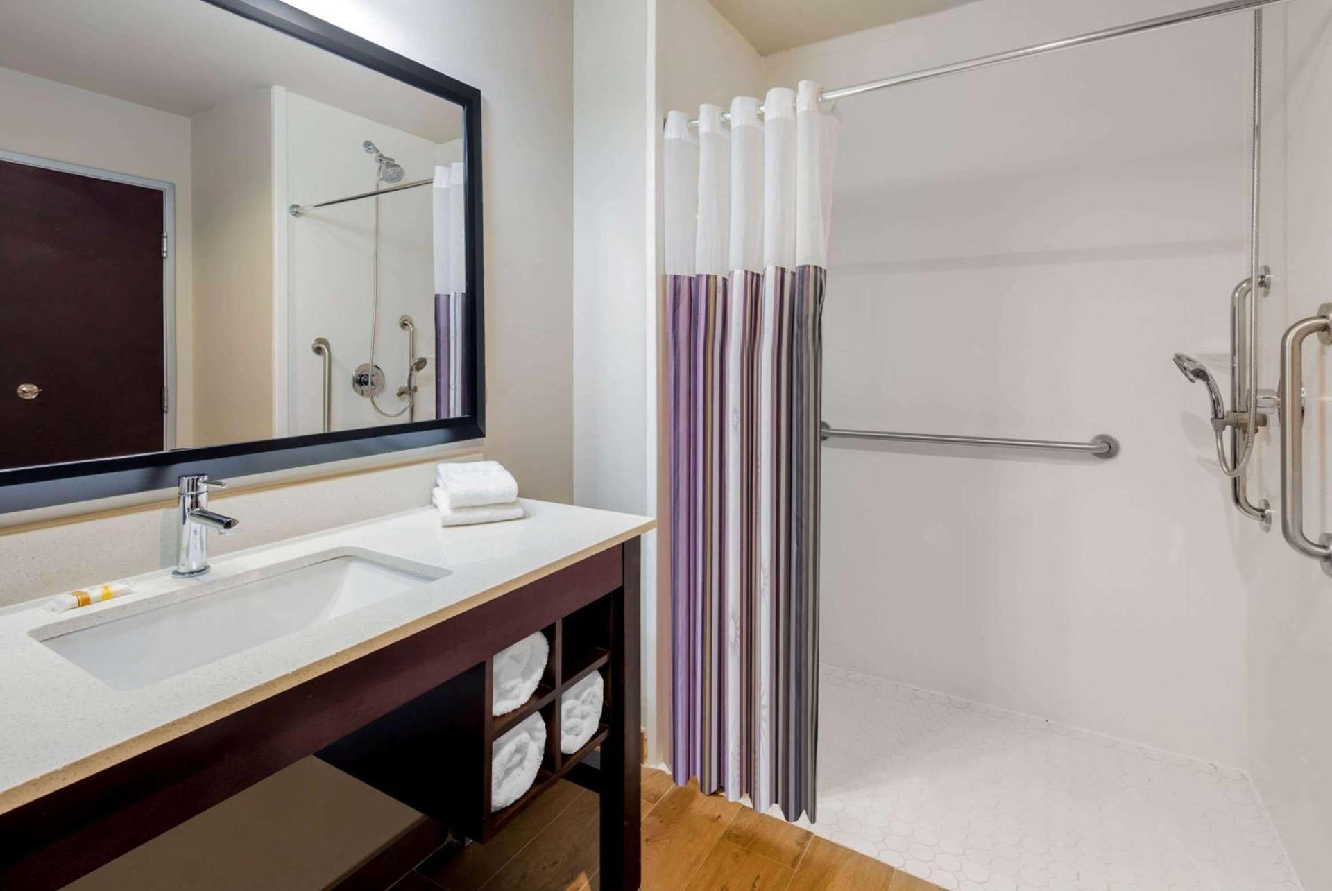 La Quinta by Wyndham McAllen Convention Center photo 20