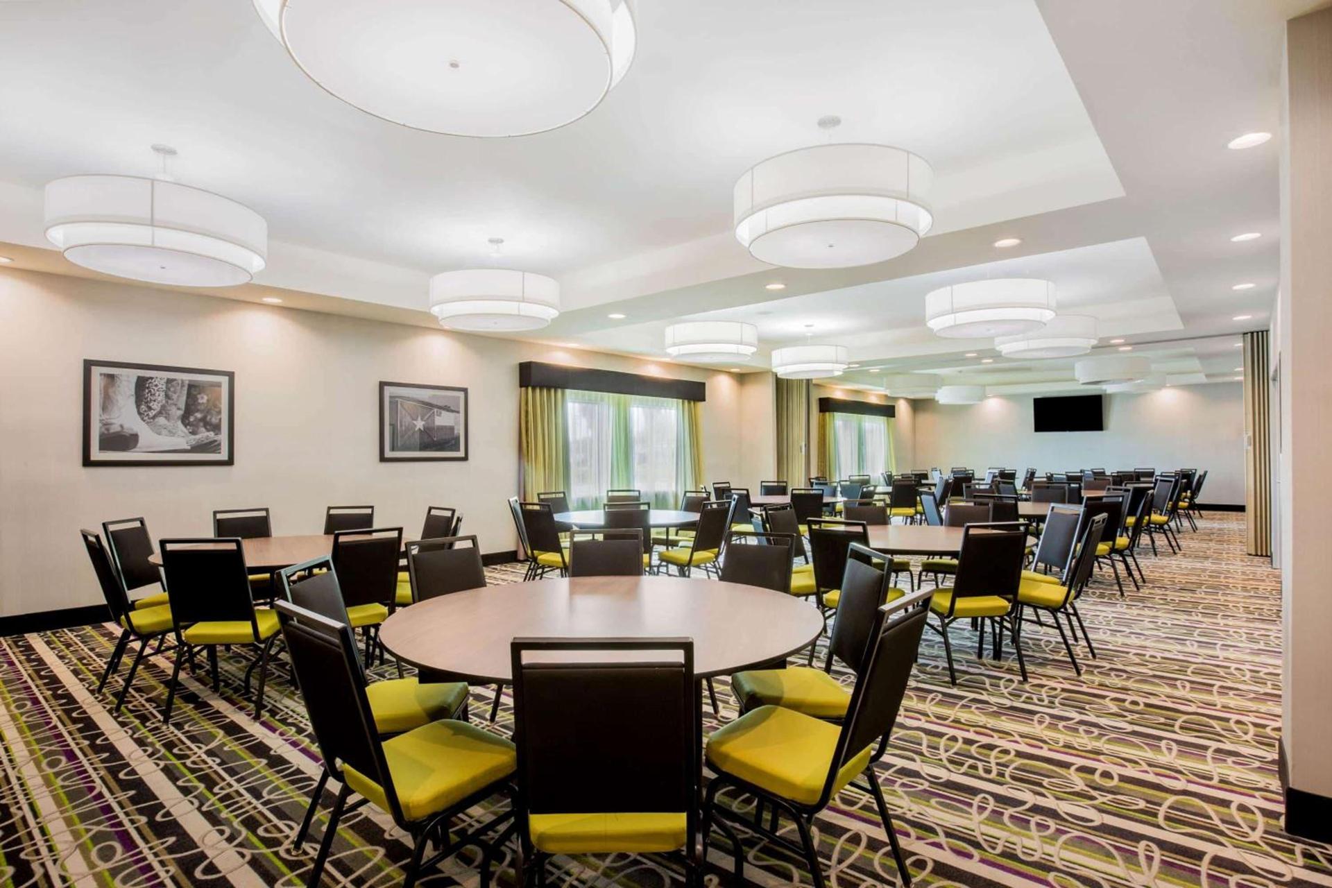 La Quinta by Wyndham McAllen Convention Center photo 28