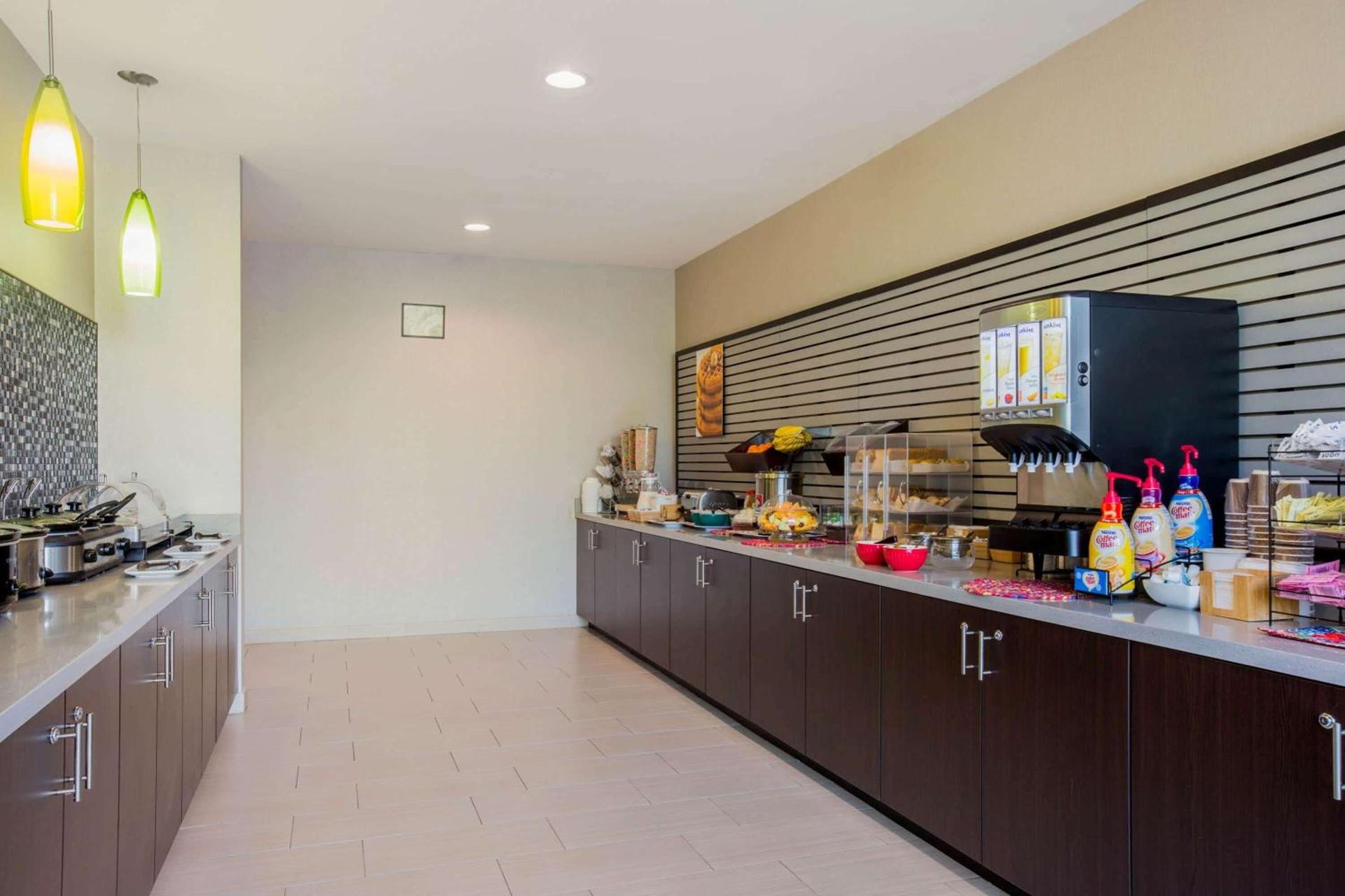 La Quinta by Wyndham McAllen Convention Center photo 33