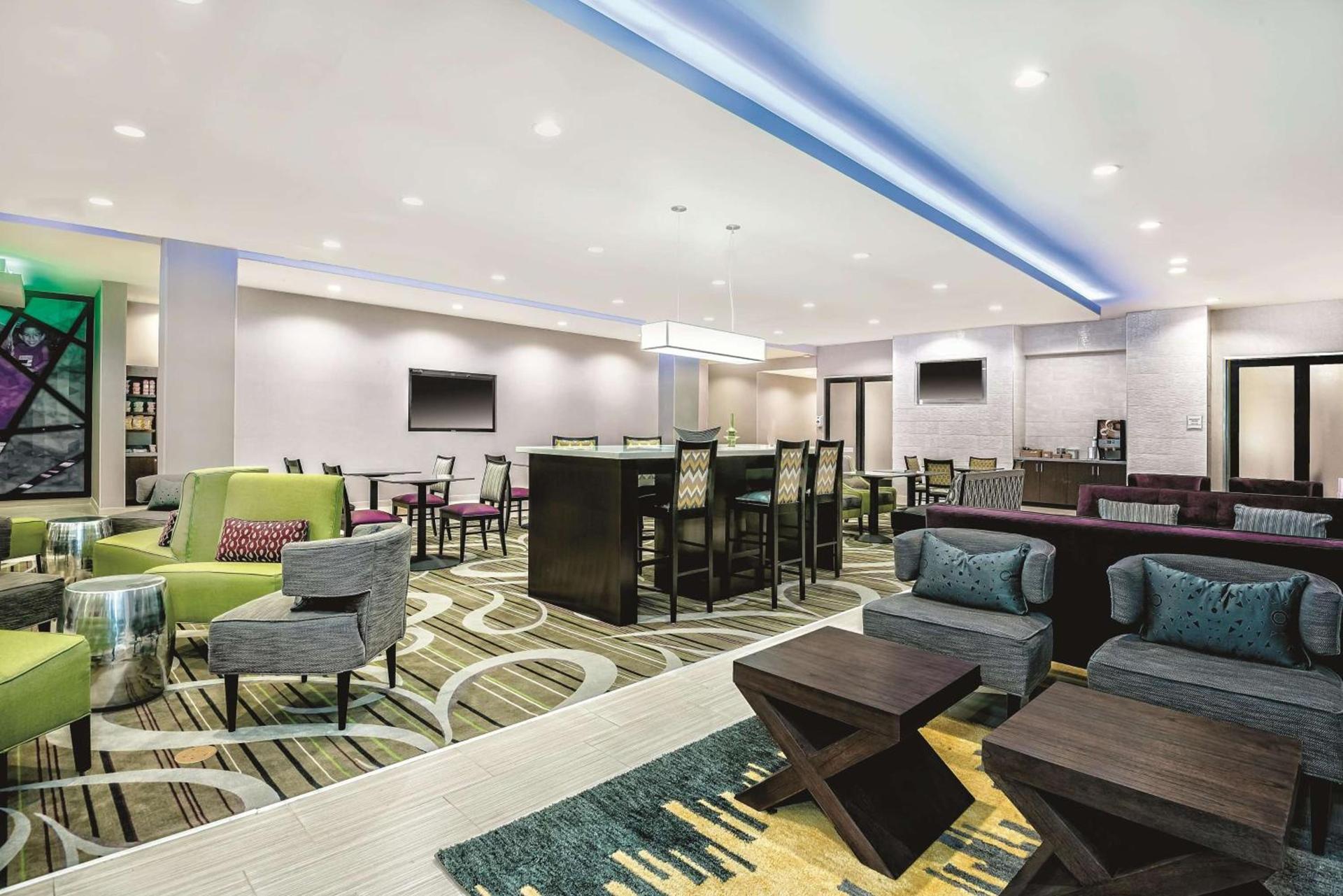 La Quinta by Wyndham McAllen Convention Center photo 32