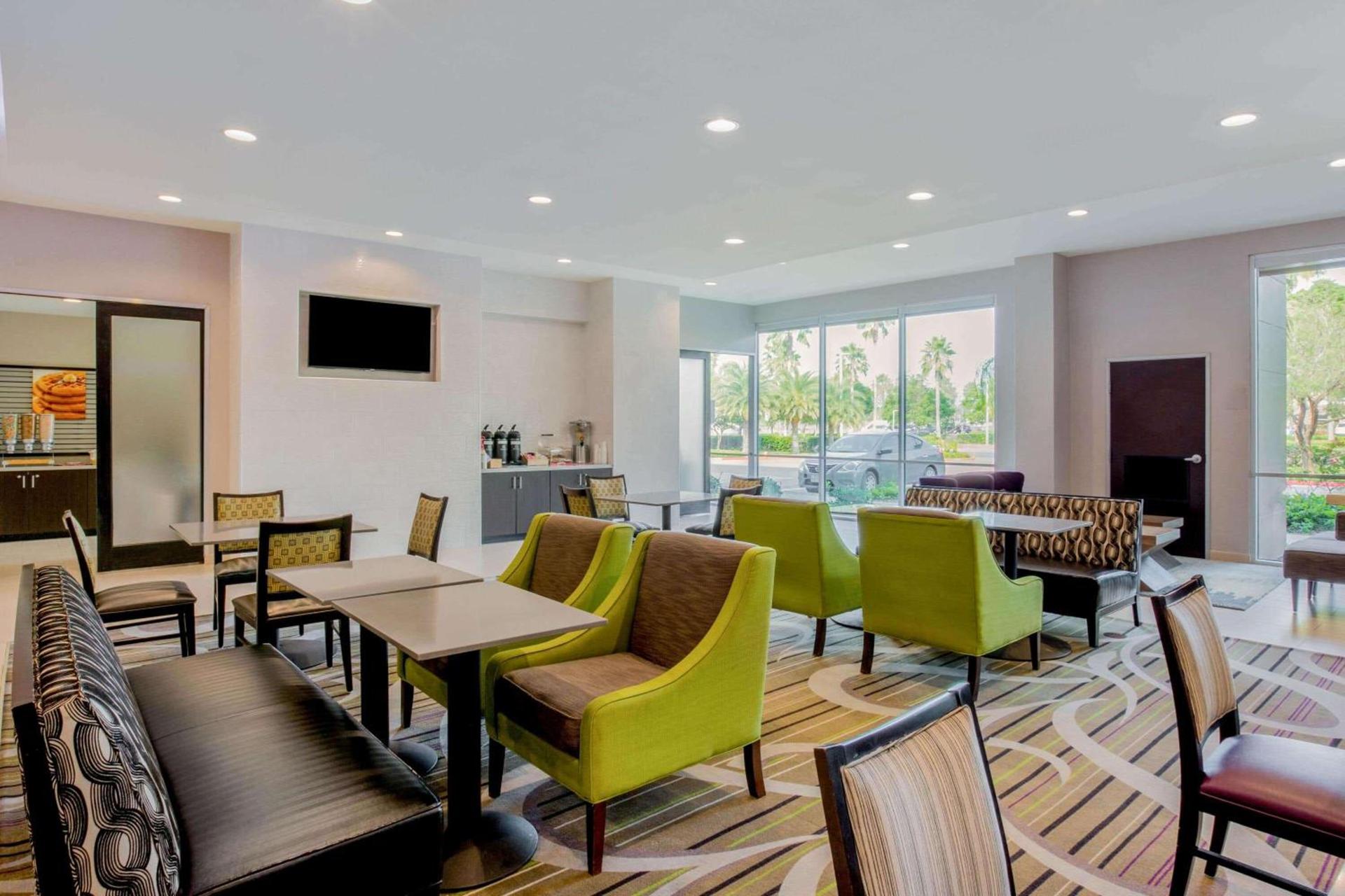 La Quinta by Wyndham McAllen Convention Center photo 34