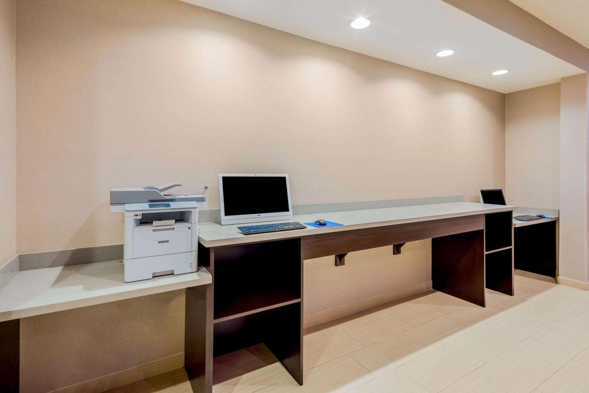 La Quinta by Wyndham McAllen Convention Center photo 39