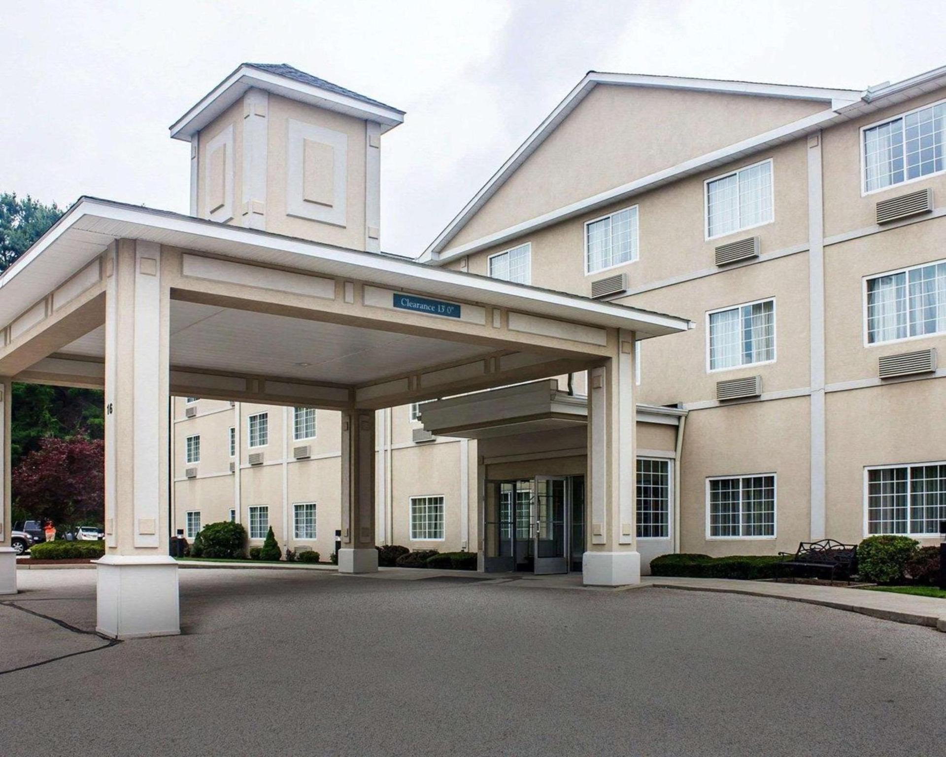 Comfort Inn & Suites photo 1