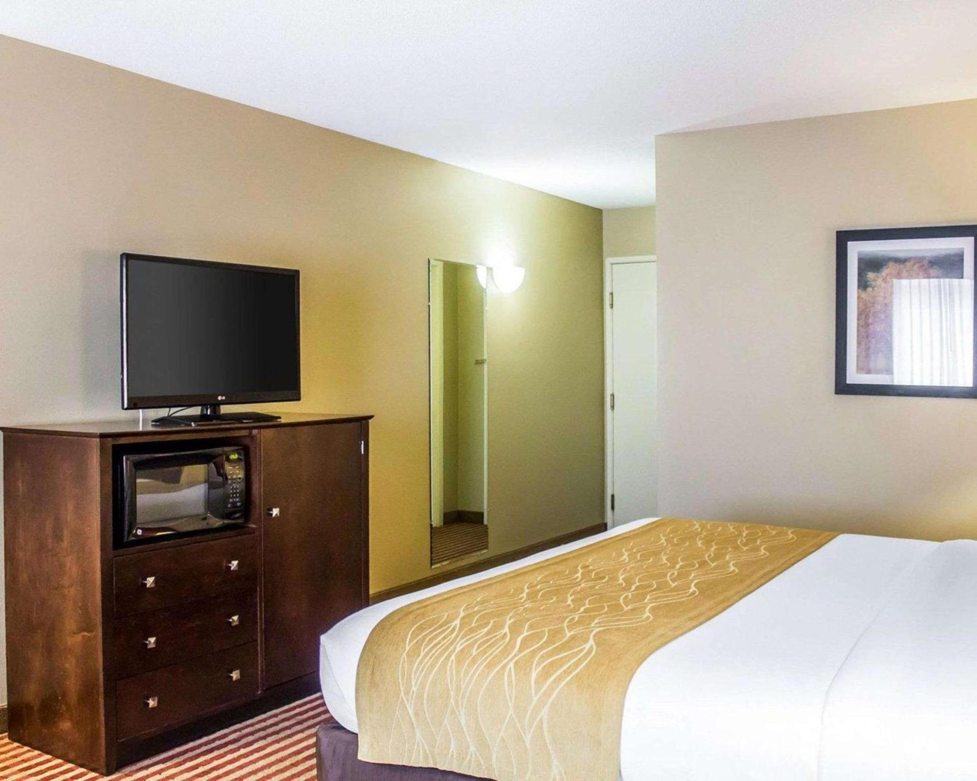 Comfort Inn & Suites photo 9
