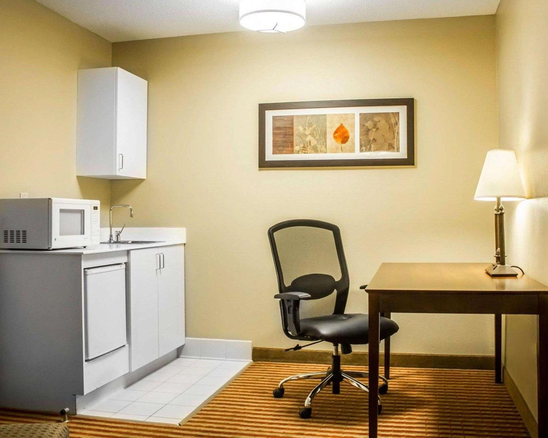 Comfort Inn & Suites photo 12