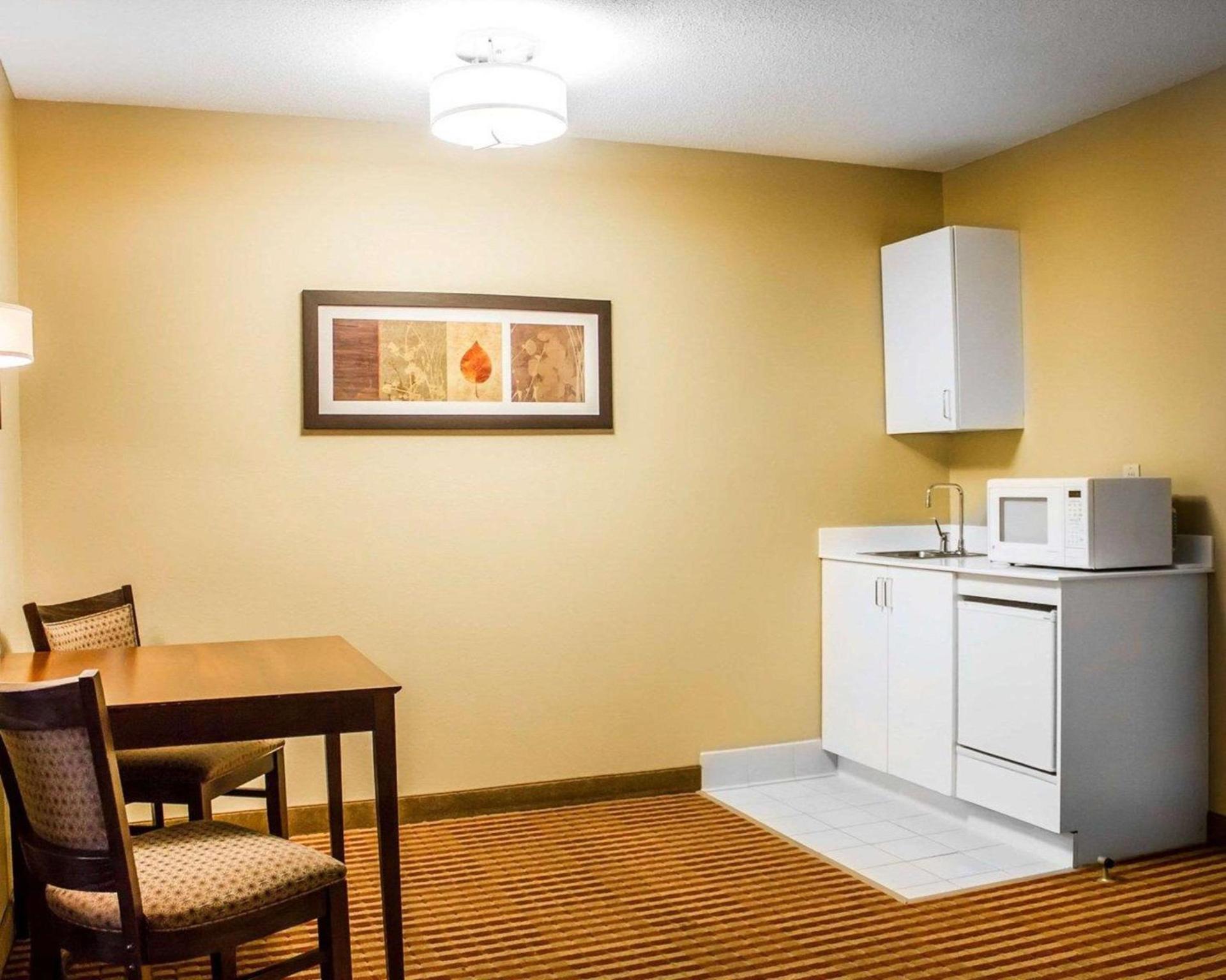 Comfort Inn & Suites photo 16