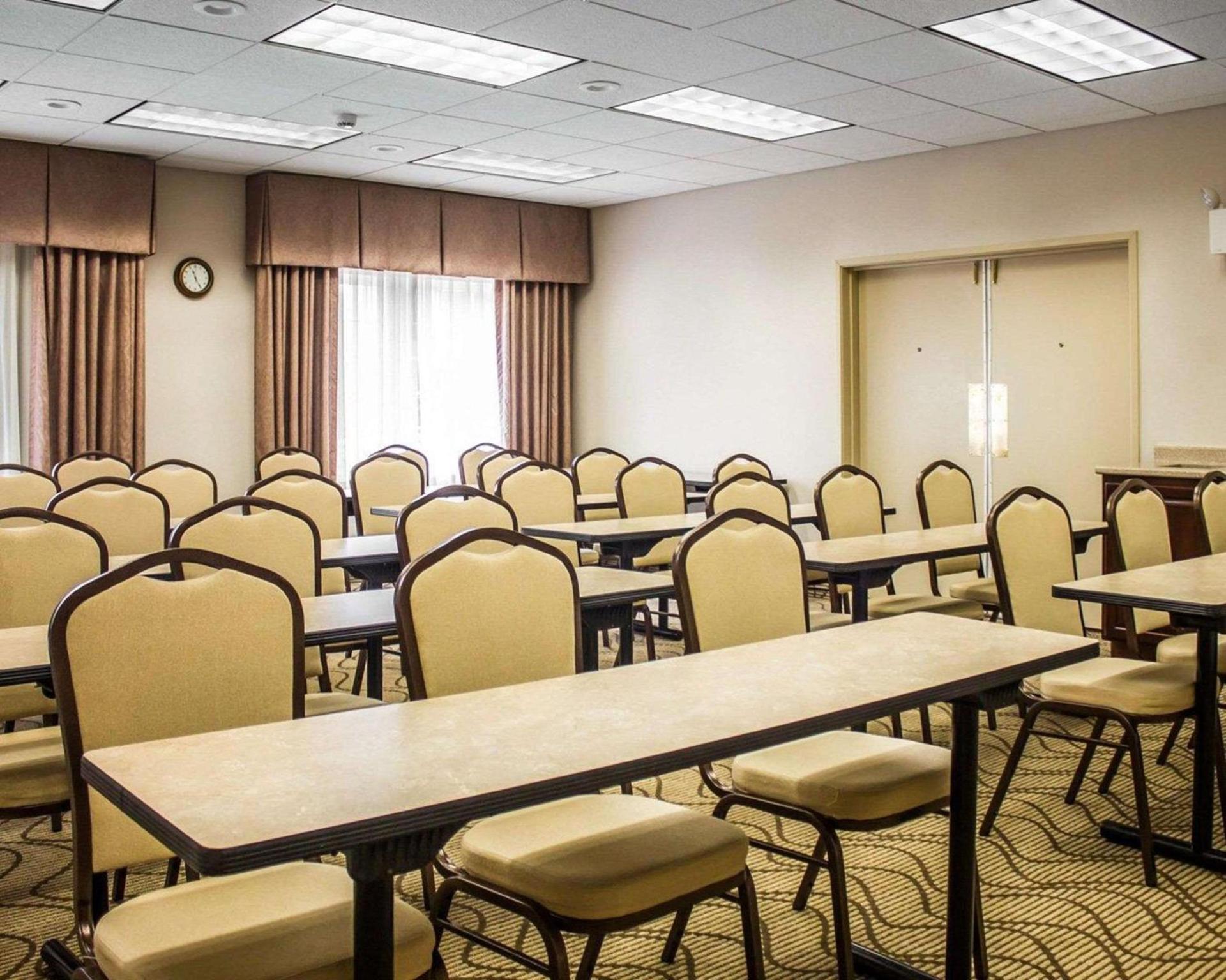 Comfort Inn & Suites photo 22