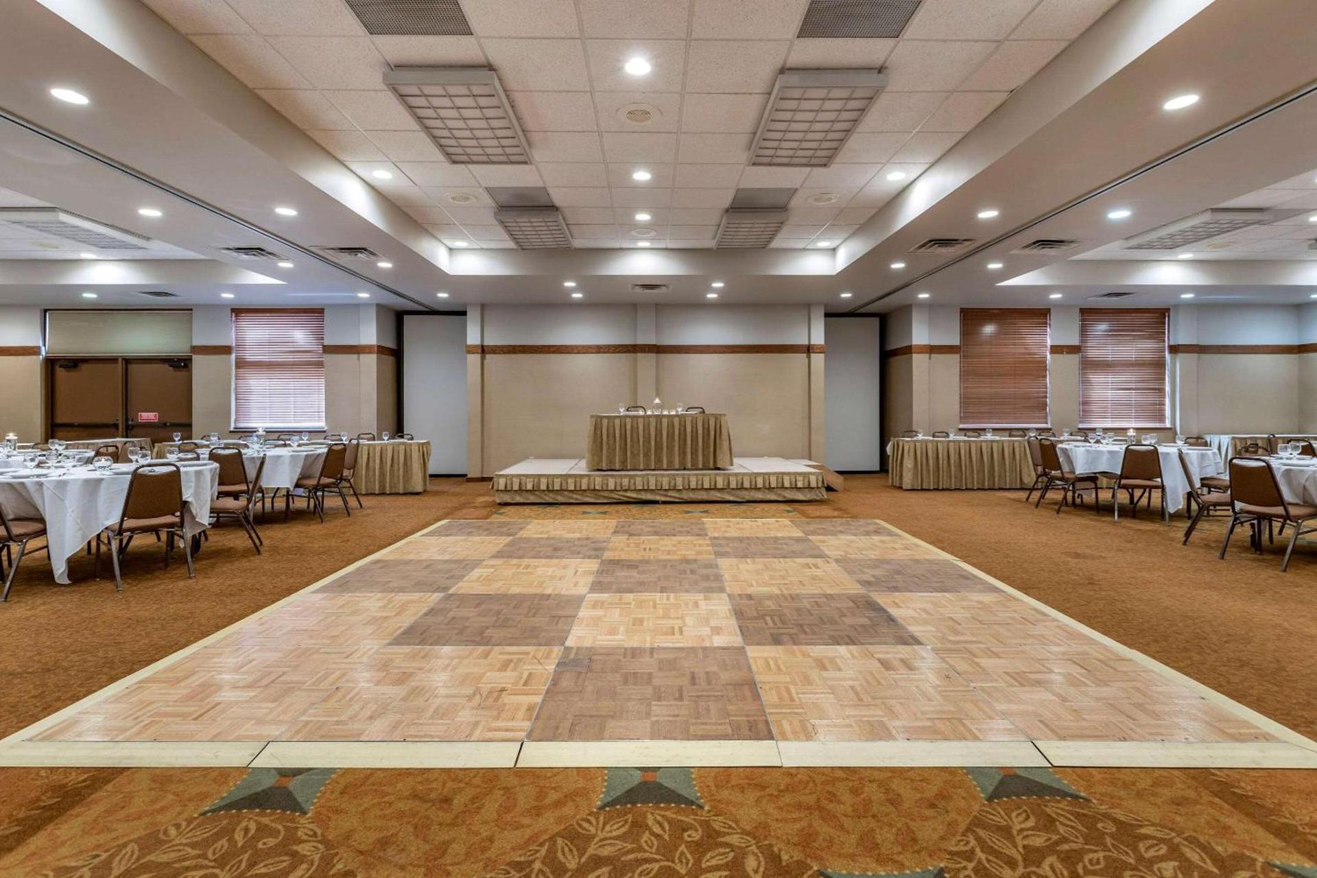 Comfort Inn Okemos - East Lansing photo 27