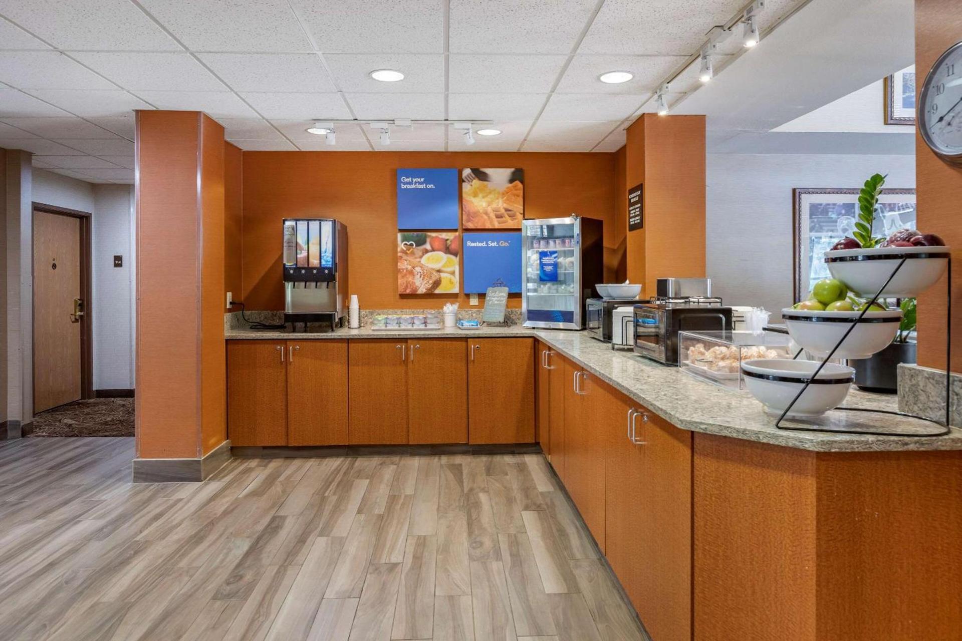 Comfort Inn Okemos - East Lansing photo 34