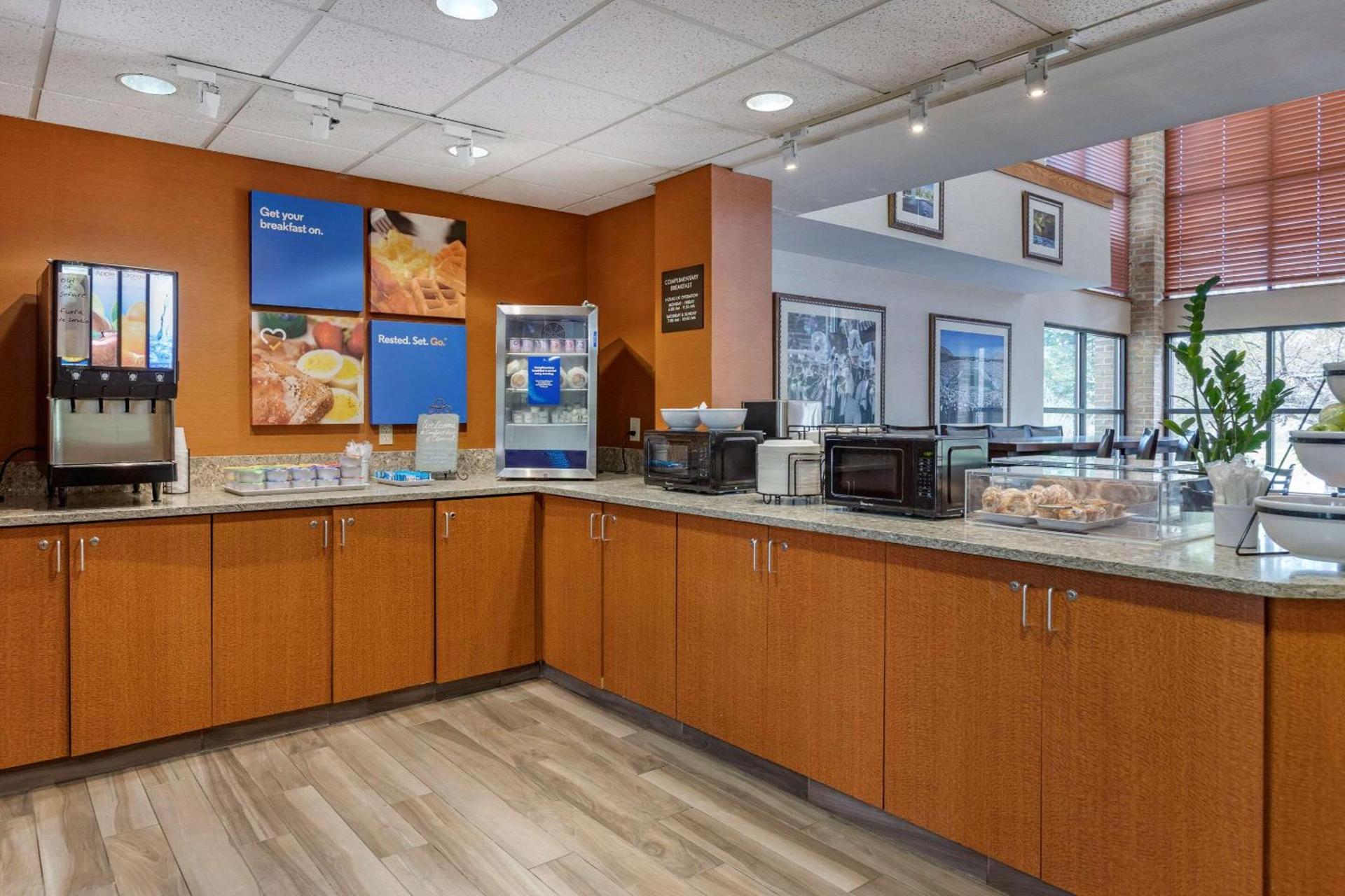 Comfort Inn Okemos - East Lansing photo 36
