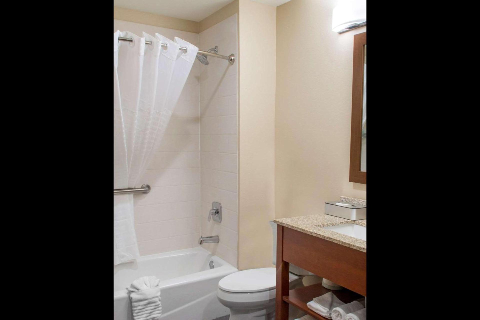 MainStay Suites Edinburg South photo 14