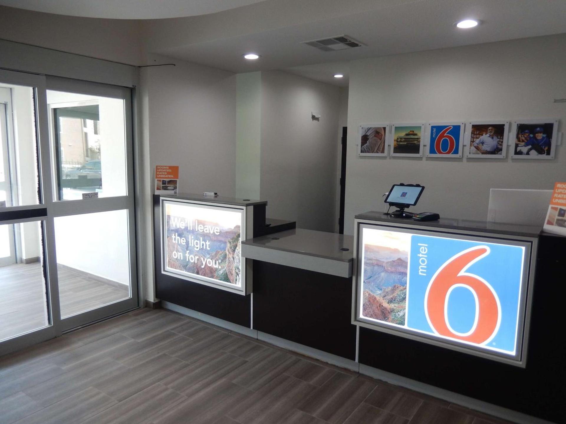 Motel 6-Houston, TX - Downtown North photo 3