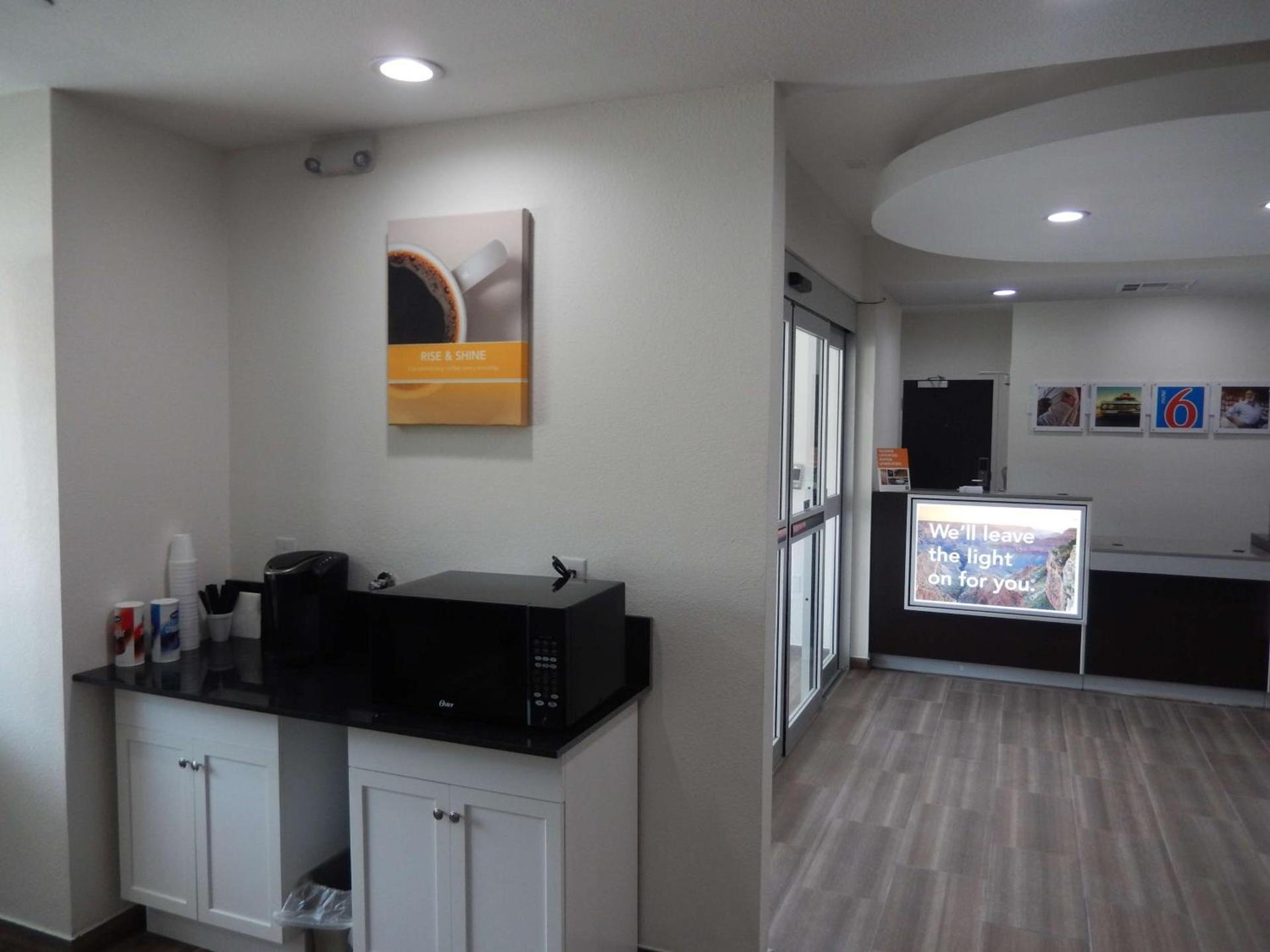 Motel 6-Houston, TX - Downtown North photo 30