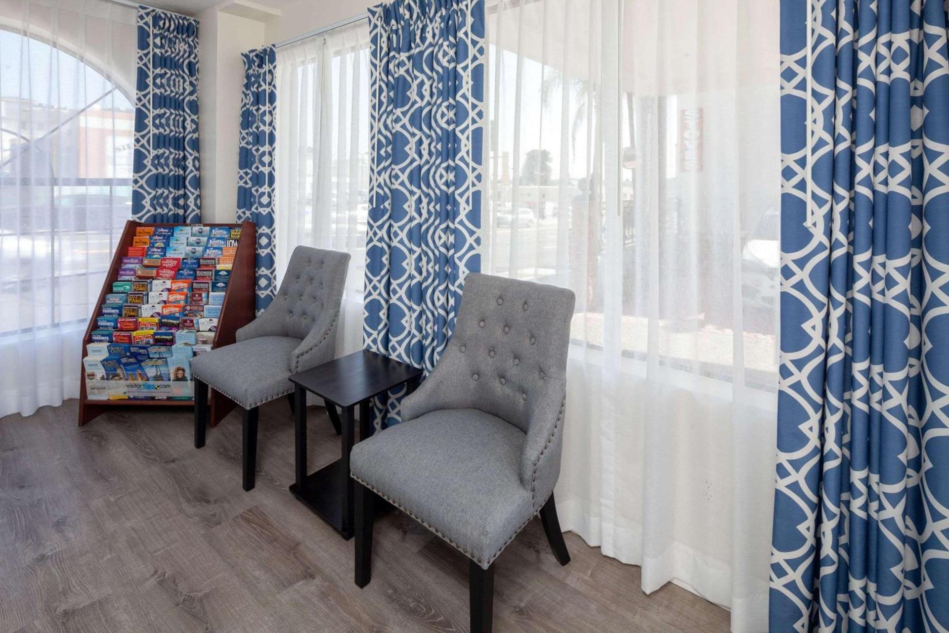 Travelodge by Wyndham Harbor City photo 2