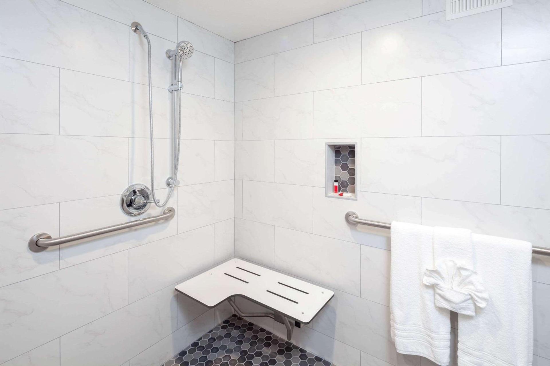 Travelodge by Wyndham Harbor City photo 12