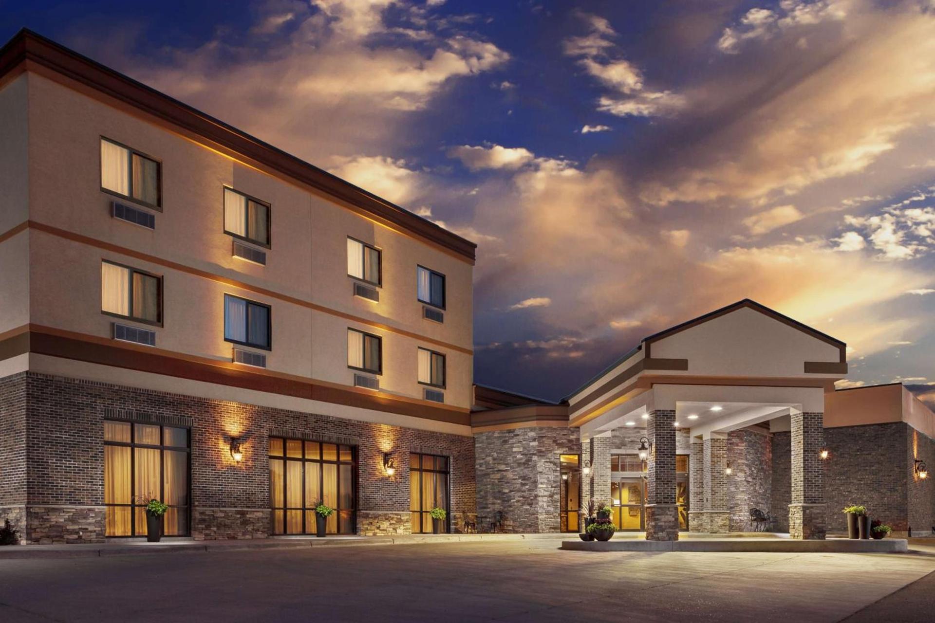 Roosevelt Grand Dakota SureStay Collection by Best Western — hotel in Dickinson