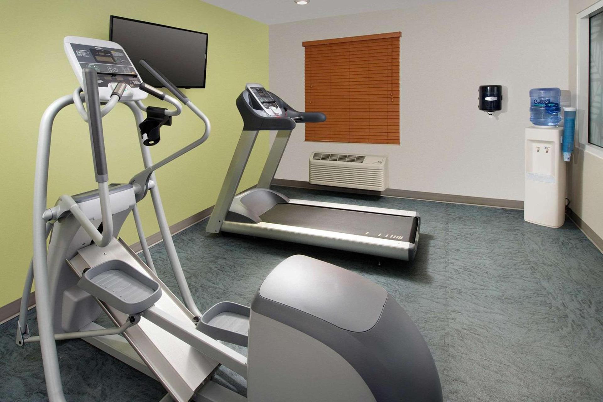 WoodSpring Suites Chicago Darien photo 15