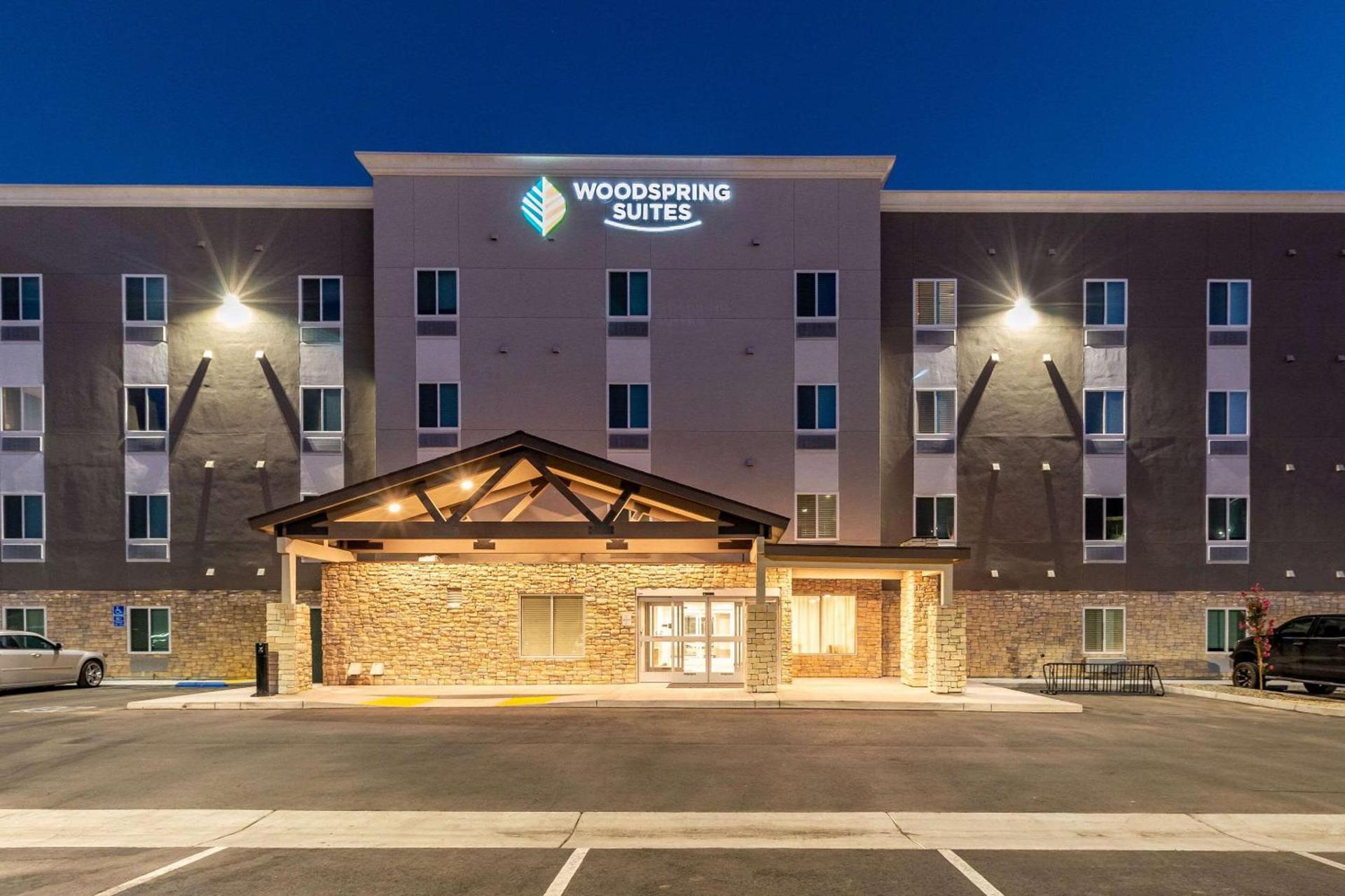 WoodSpring Suites Bakersfield Airport photo 3