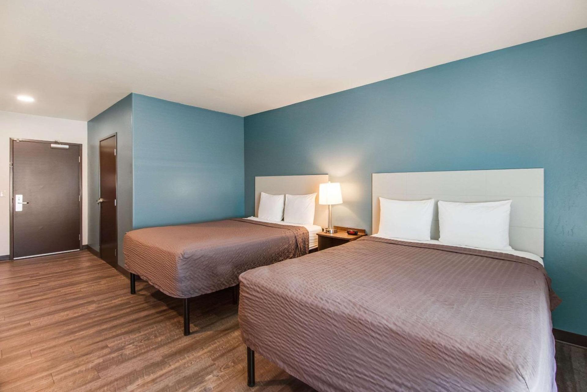 WoodSpring Suites Bakersfield Airport photo 18