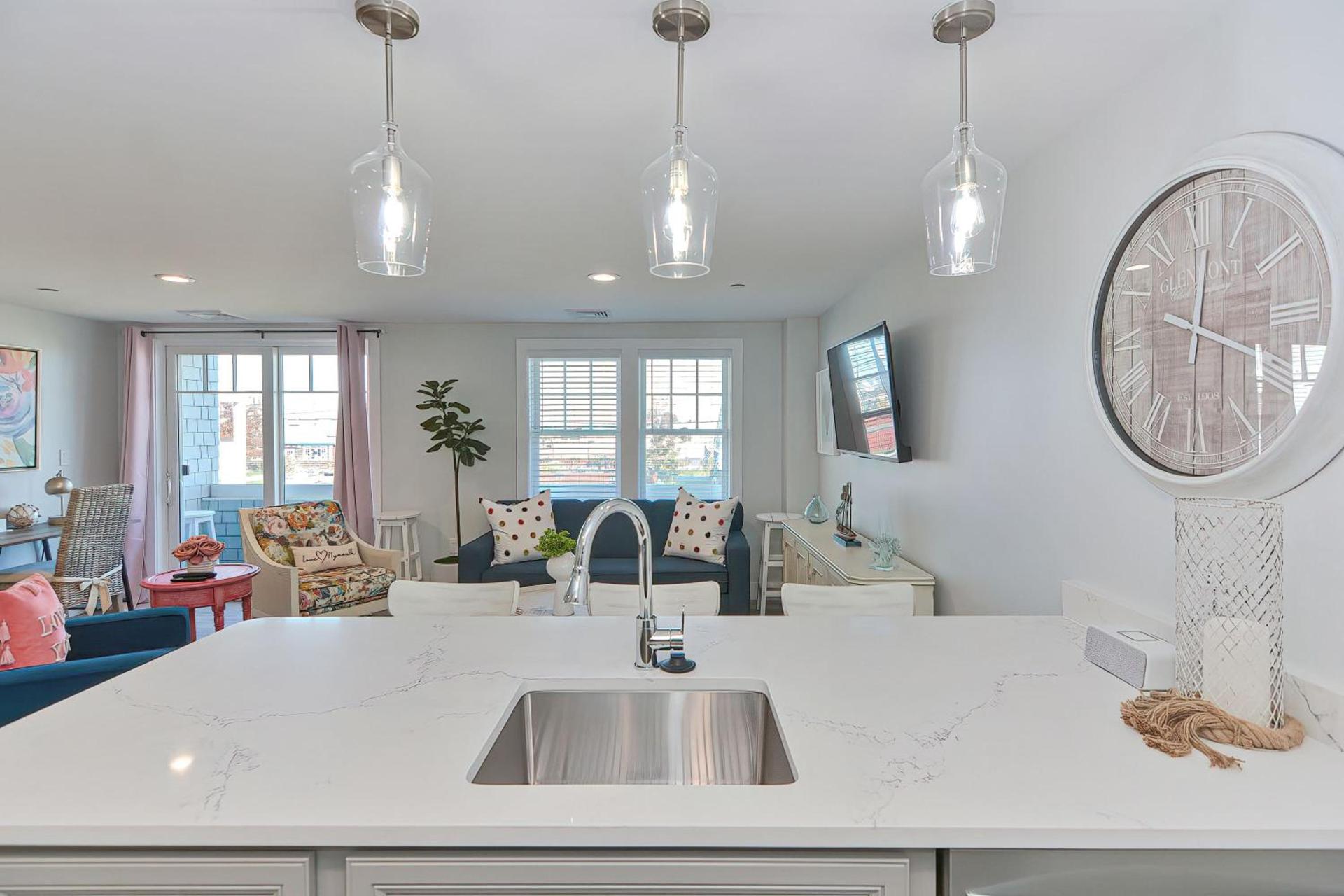 Harbourtown Suites on Plymouth Harbor photo 41