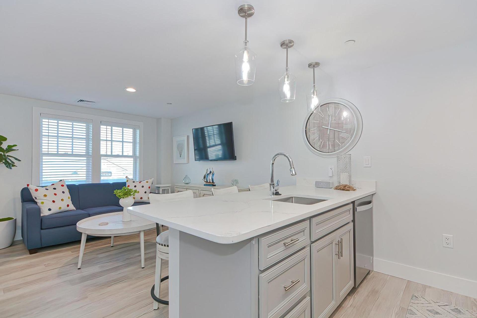 Harbourtown Suites on Plymouth Harbor photo 42