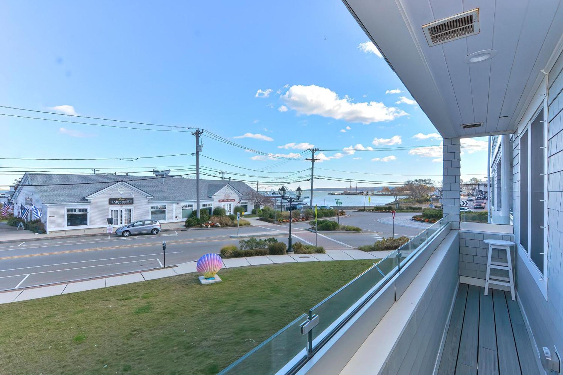 Harbourtown Suites on Plymouth Harbor photo 44