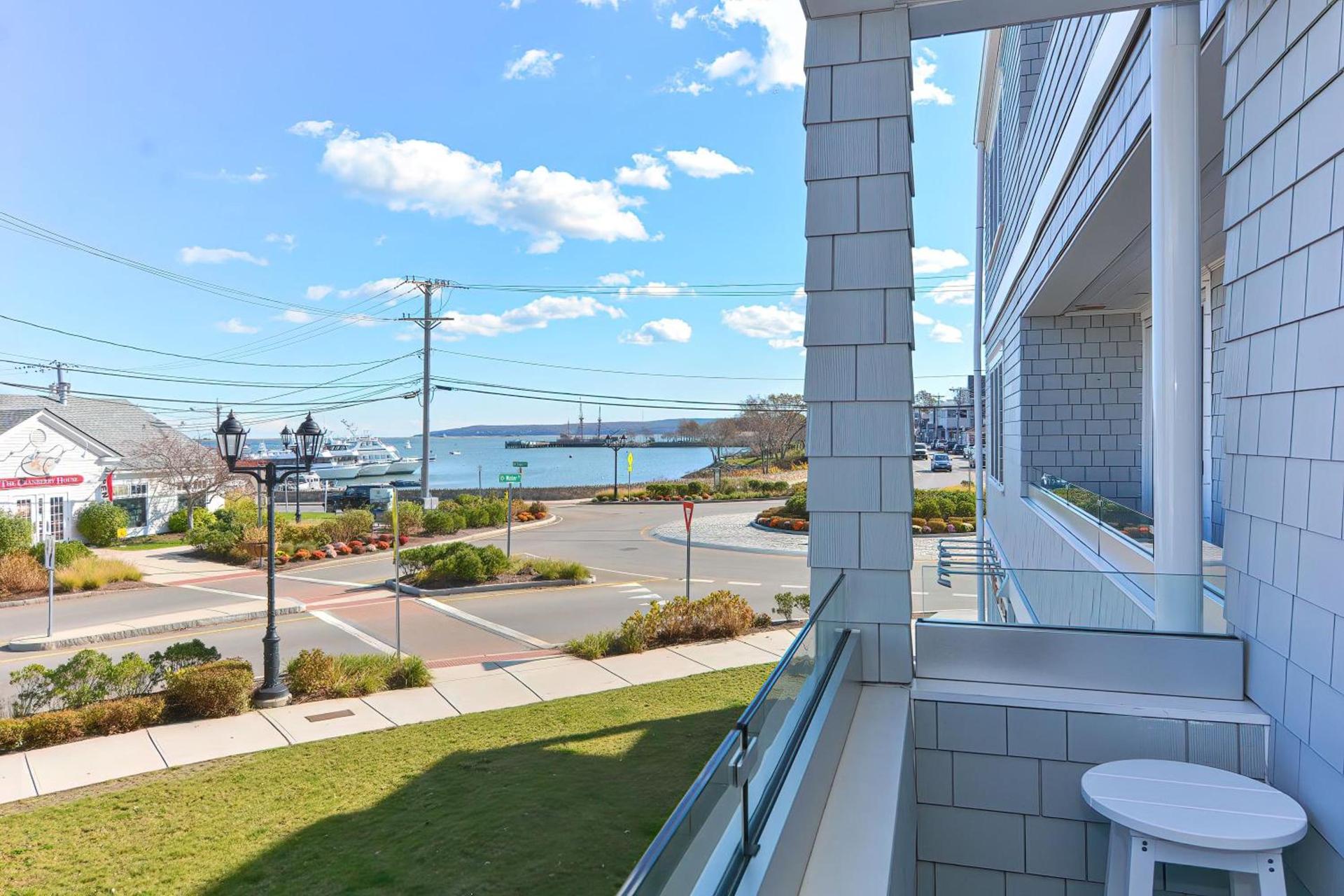 Harbourtown Suites on Plymouth Harbor photo 45