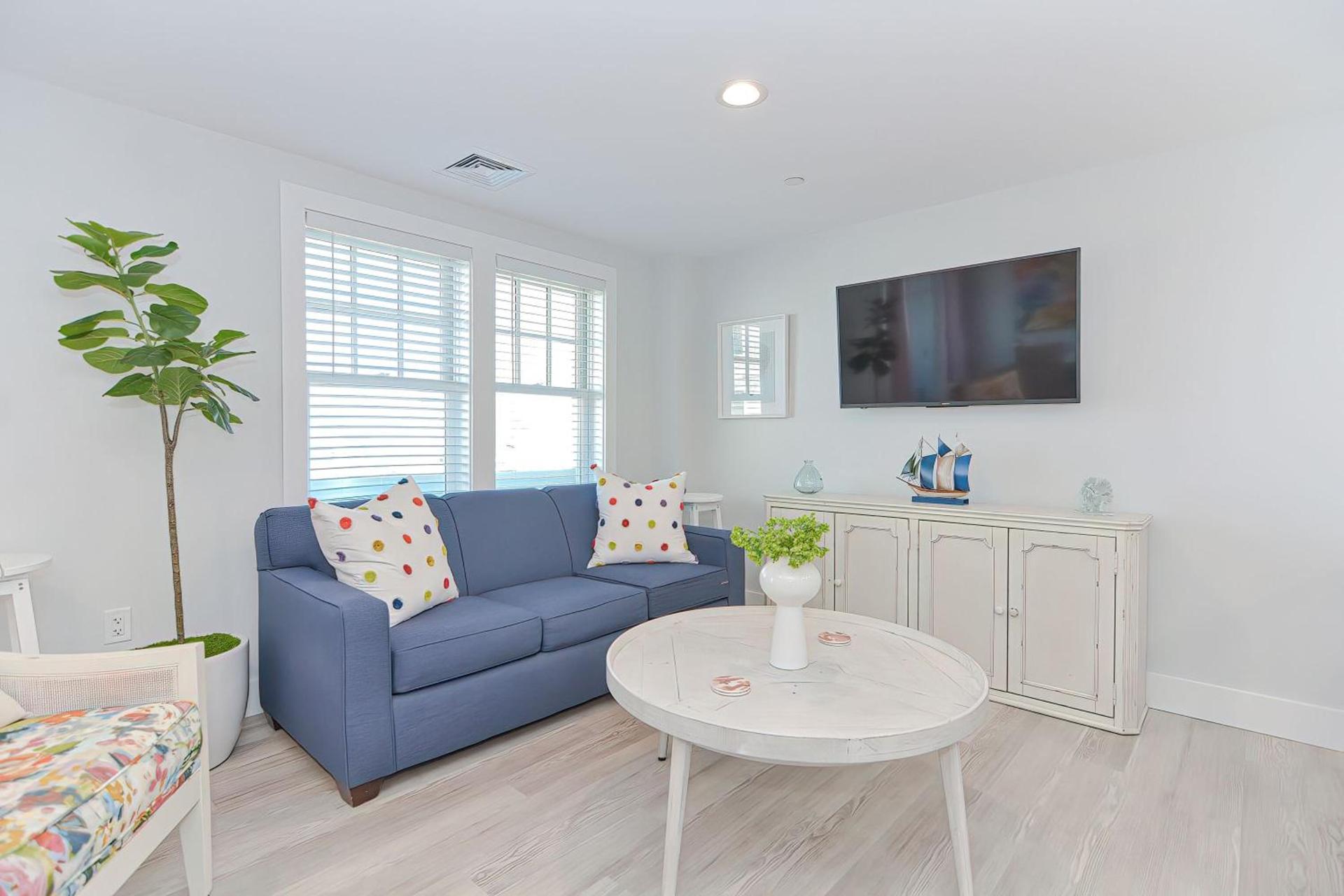 Harbourtown Suites on Plymouth Harbor photo 37