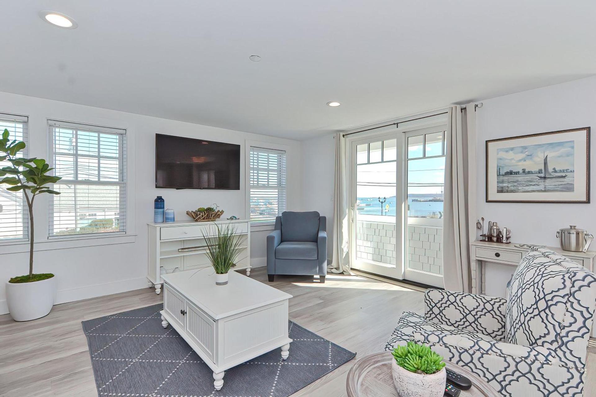 Harbourtown Suites on Plymouth Harbor photo 60