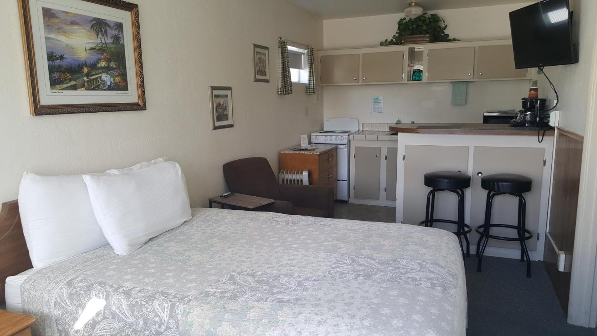 Bishop Village Motel photo 20