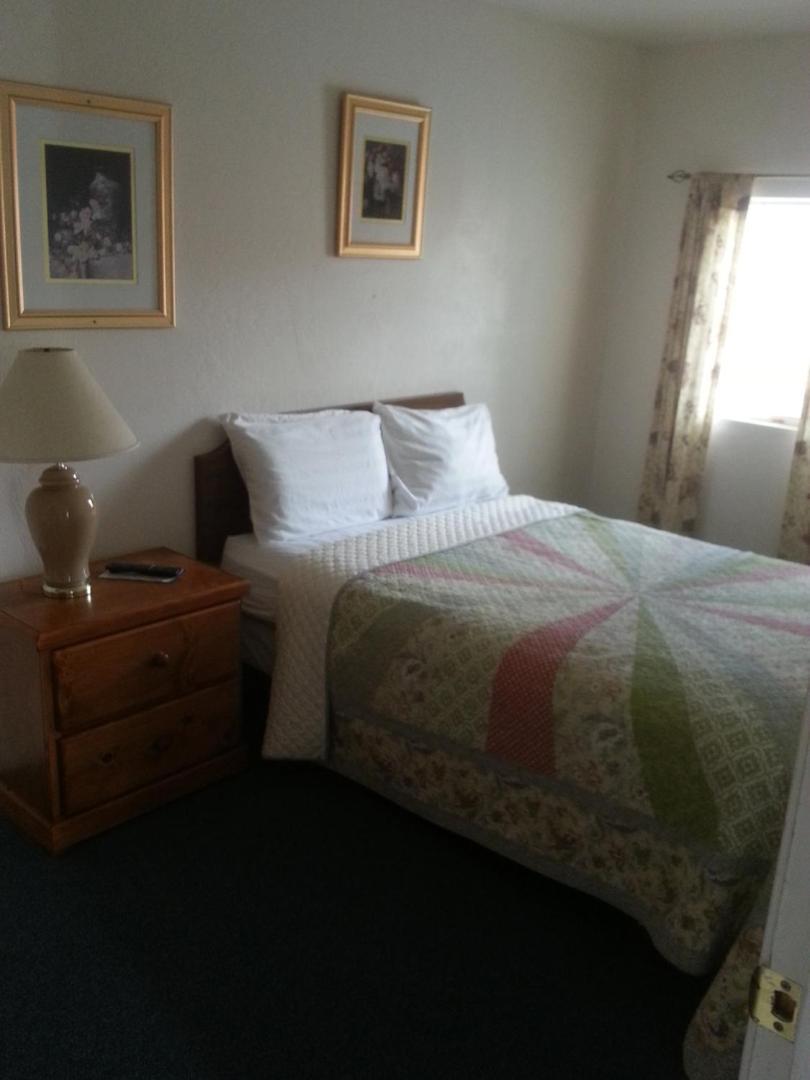 Bishop Village Motel photo 18