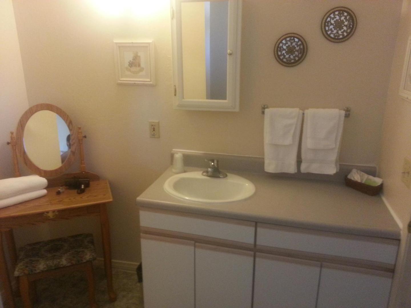 Bishop Village Motel photo 25